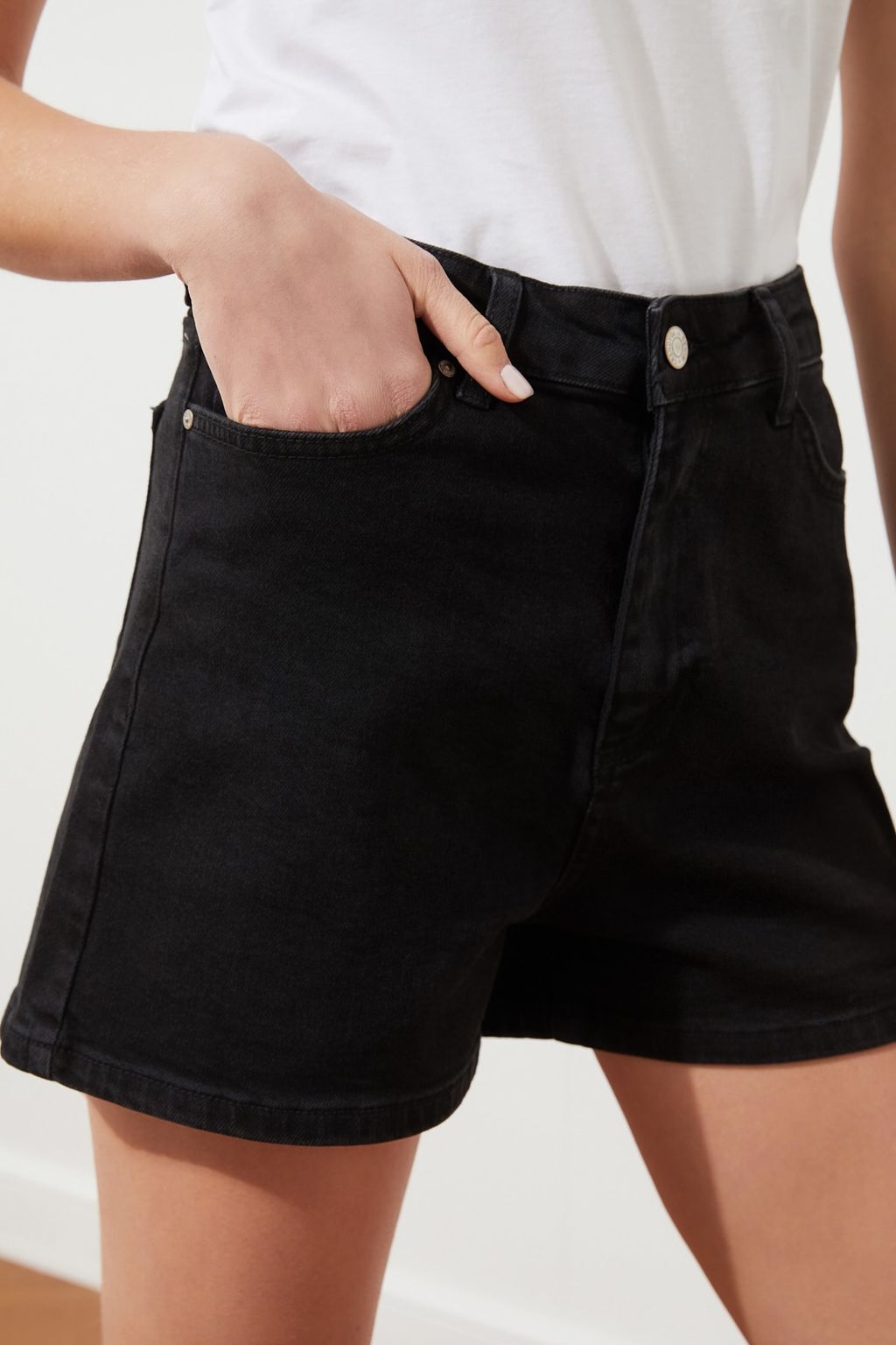 Siyah More Sustainable Yuksek Bel City Boy Denim Sort TWOSS20SR0210