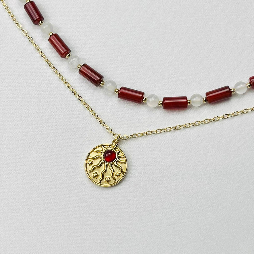 Колье из Сердолика и Селенита с подвеской