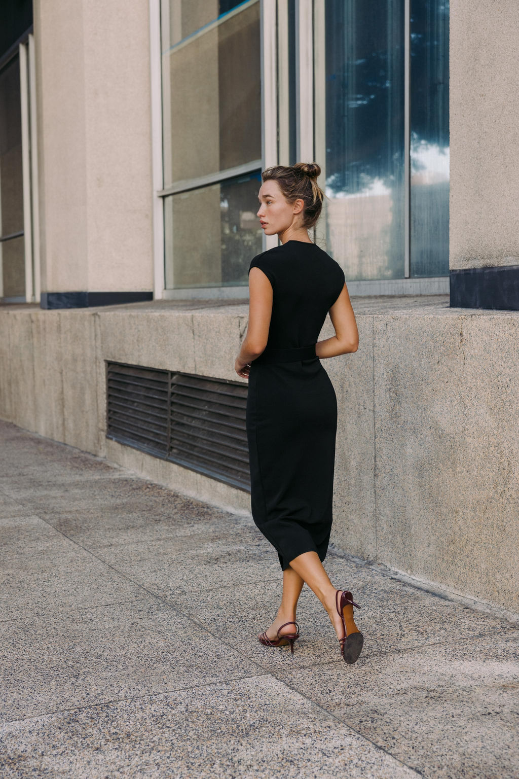 STRETCH MIDI DRESS WITH BELT - Zara фото 4