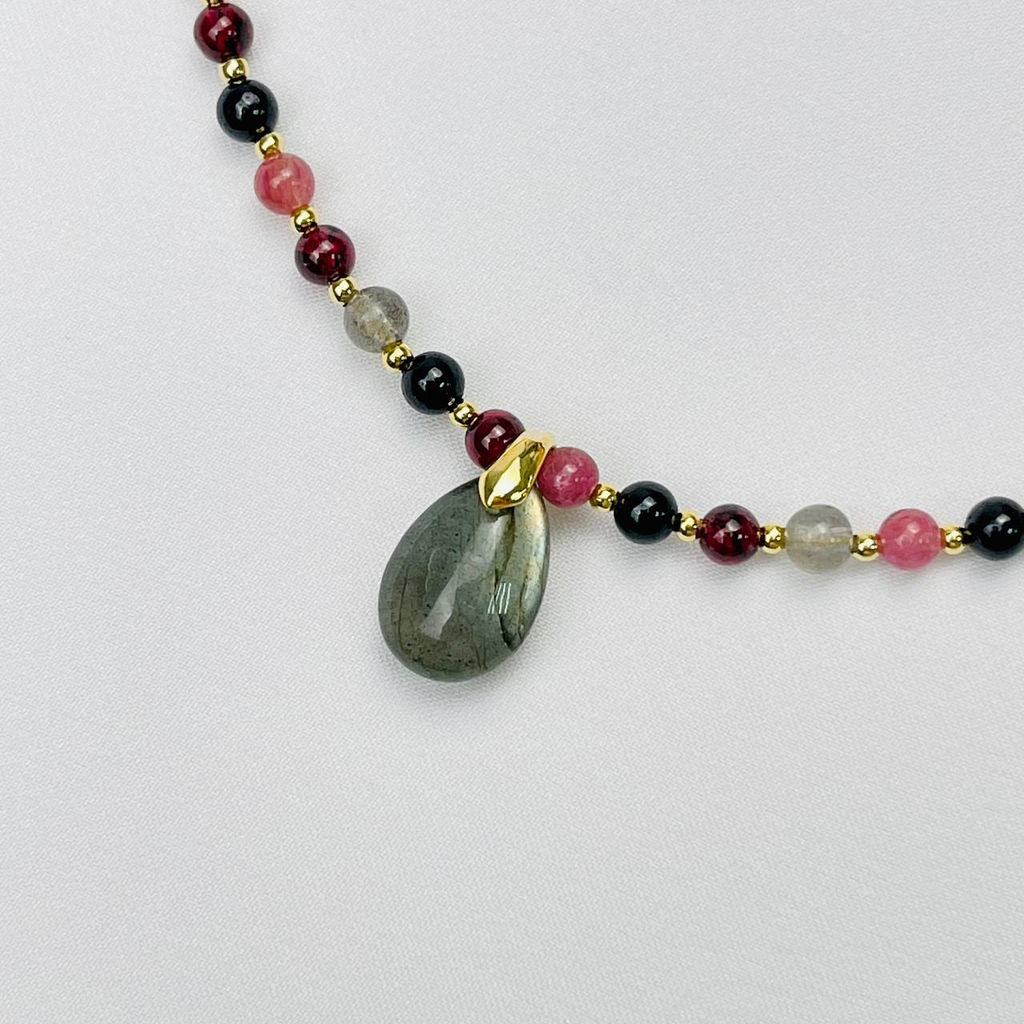 Колье для "Скорпиона" из Турмалина, Лабрадора и Граната 38 см +