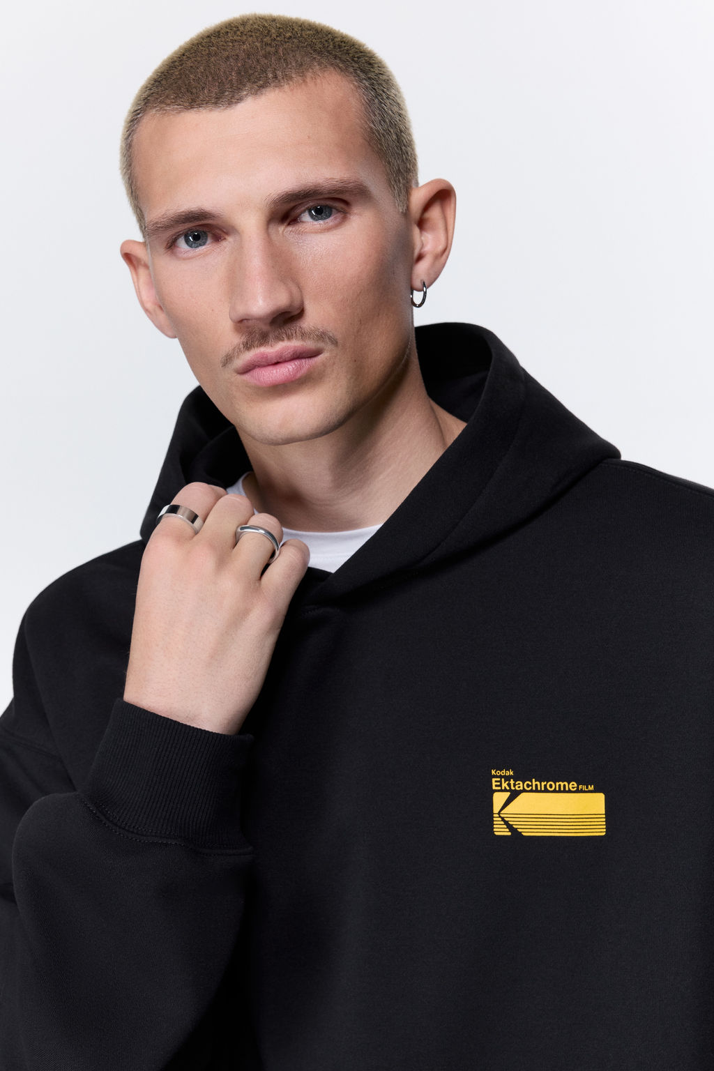 Sudadera estampada con capucha Loose Fit - H&m фото 11