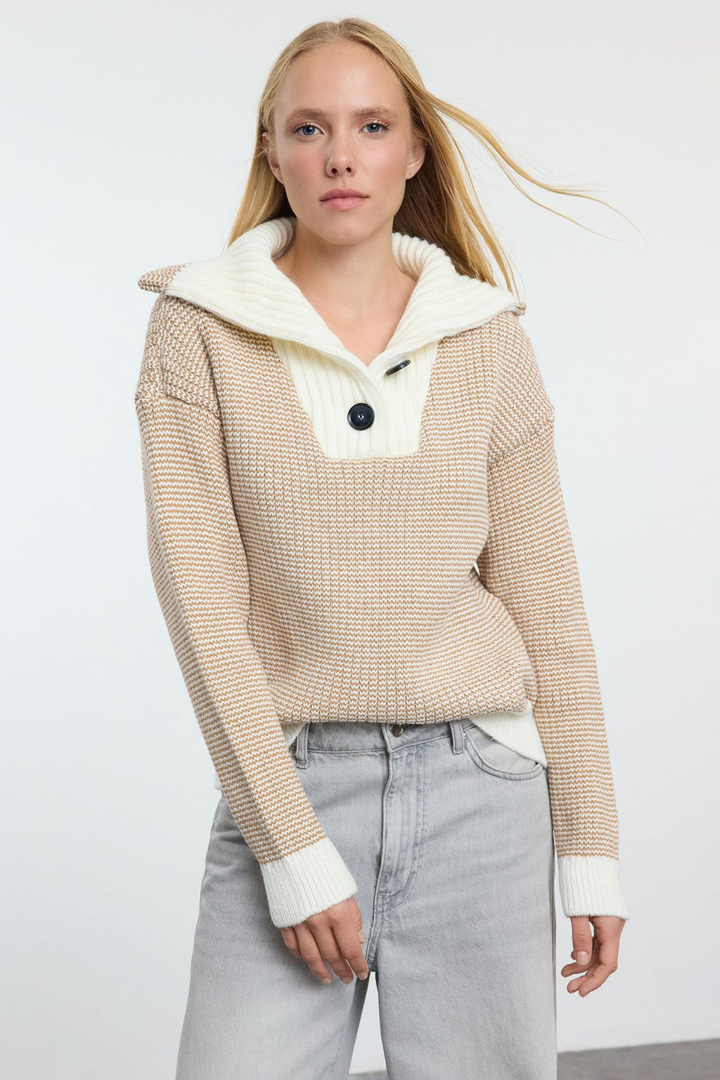 TRENDYOLMILLA Ekru Yaka Detayl? Triko Kazak TWOAW25KZ00261