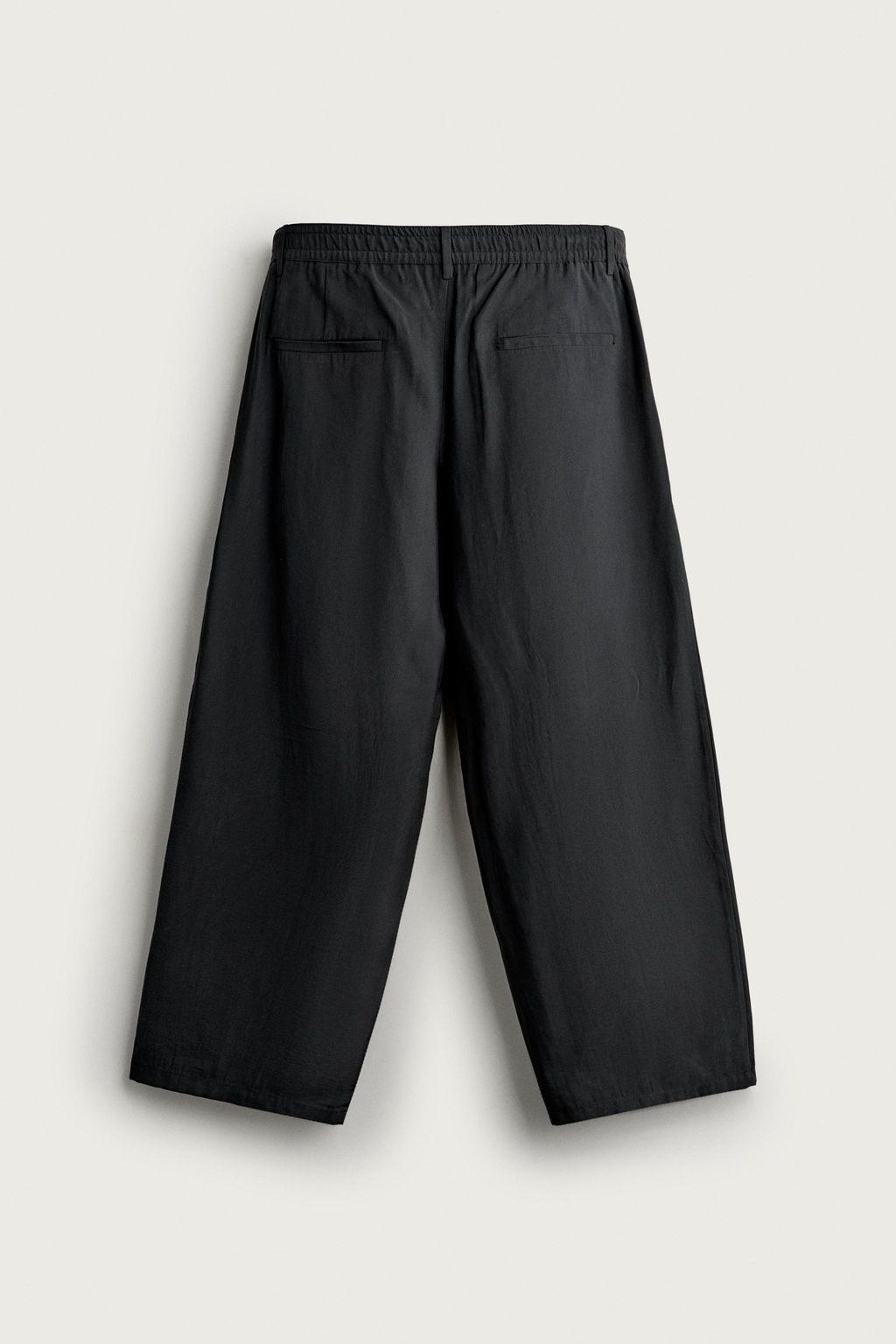 PANTAL?N RELAXED FIT FLUIDO PLIEGUES / Negro - Zara фото 4