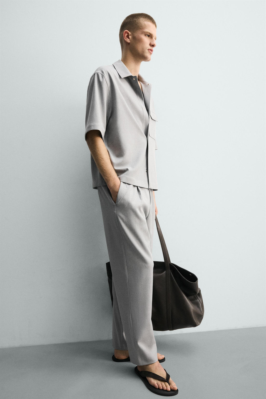PANTAL?N REGULAR FIT CONFORT / Gris