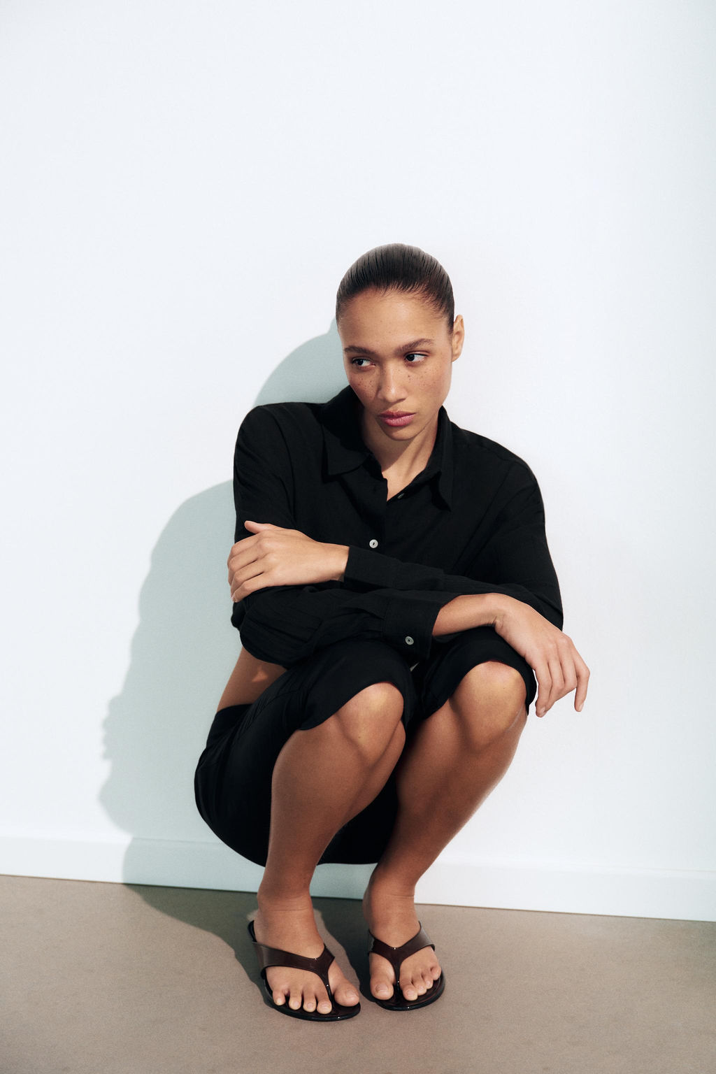 CAMISA GASA CROP CORD?N AJUSTABLE LUNARES / Negro