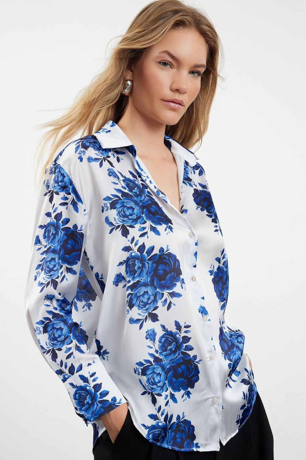 Lacivert Dokuma Saten Gul desenli Oversize Genis Kal?p Gomlek TWOSS24GO00246 - Trendyolmilla фото 2