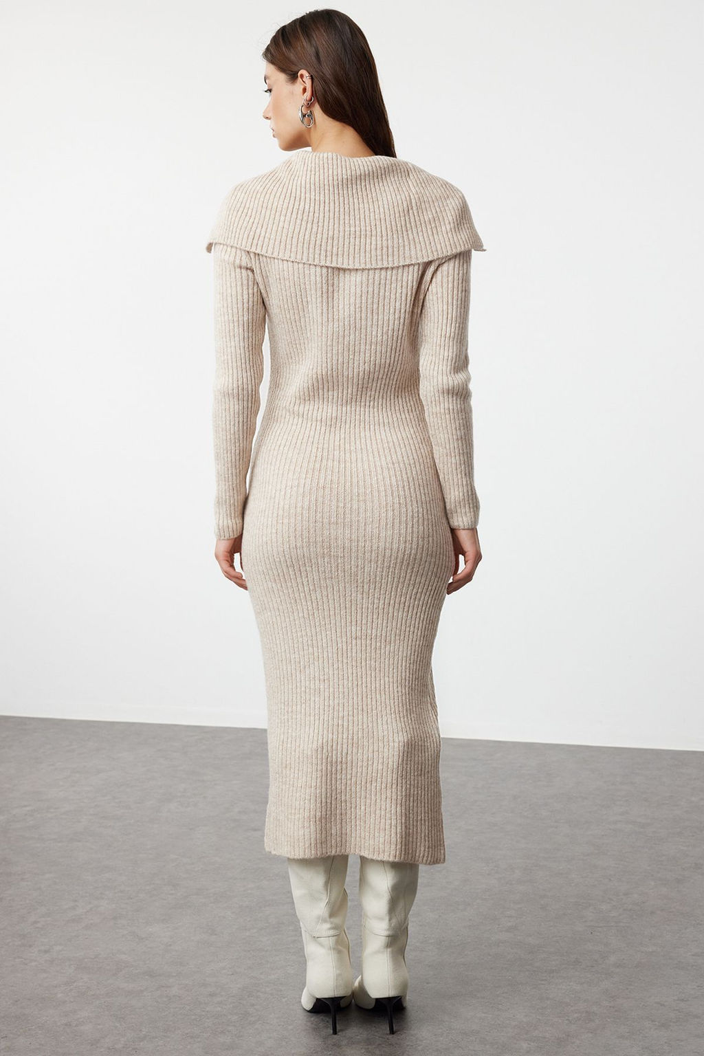 TRENDYOLMILLA Antrasit Midi Triko Yumusak Dokulu Devrik Yaka Elbise TWOAW25EL00016  фото 12