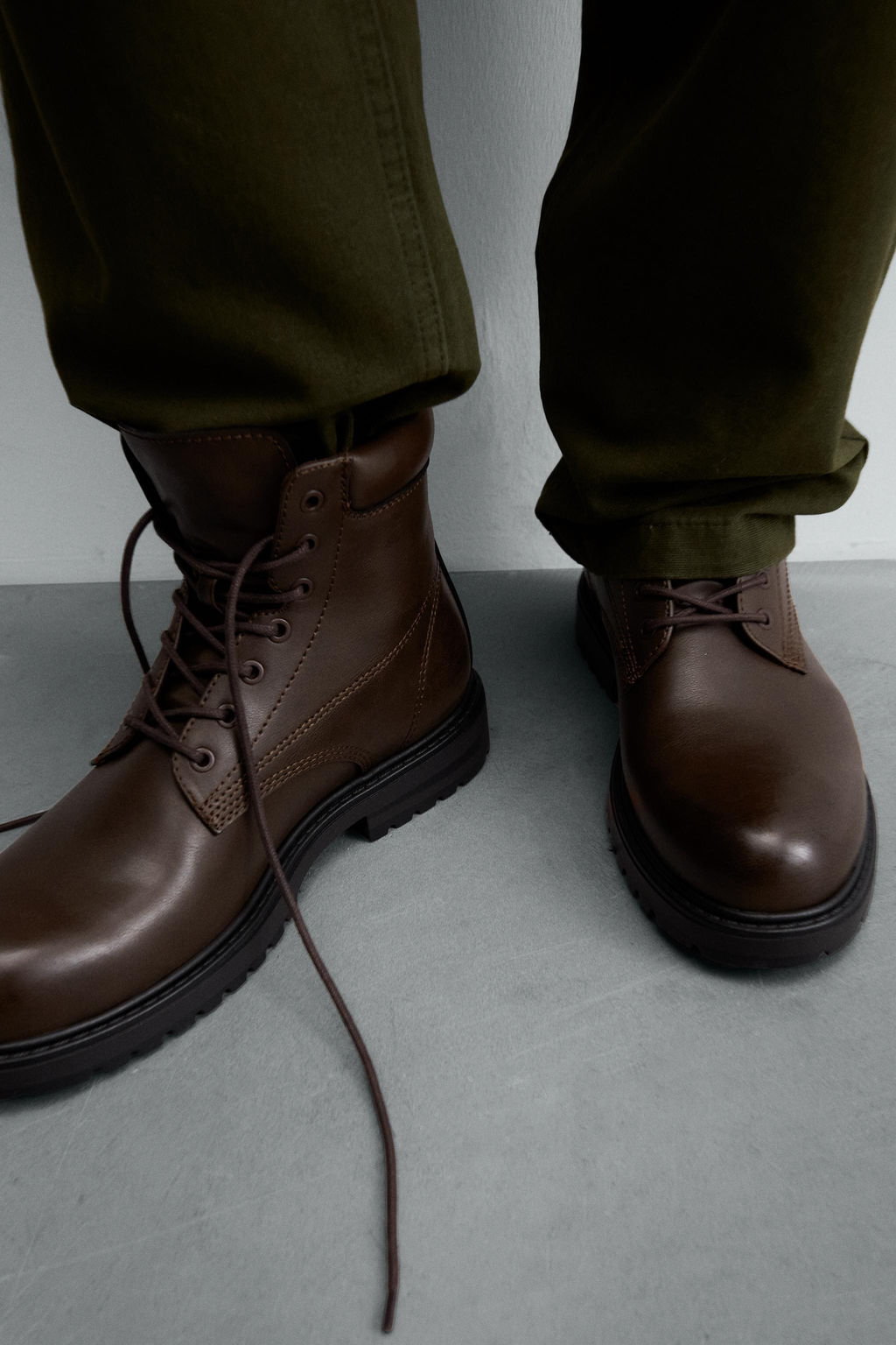 CHUNKY LACE-UP BOOTS