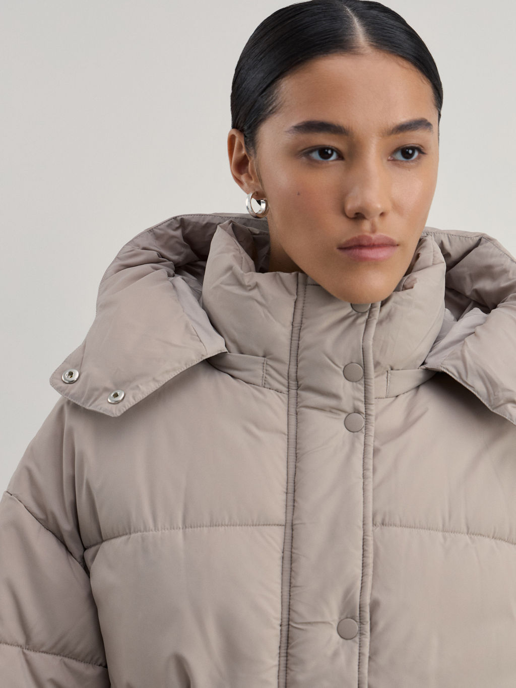 Куртка стеганая с капюшоном на поясе / Zarina  фото 6