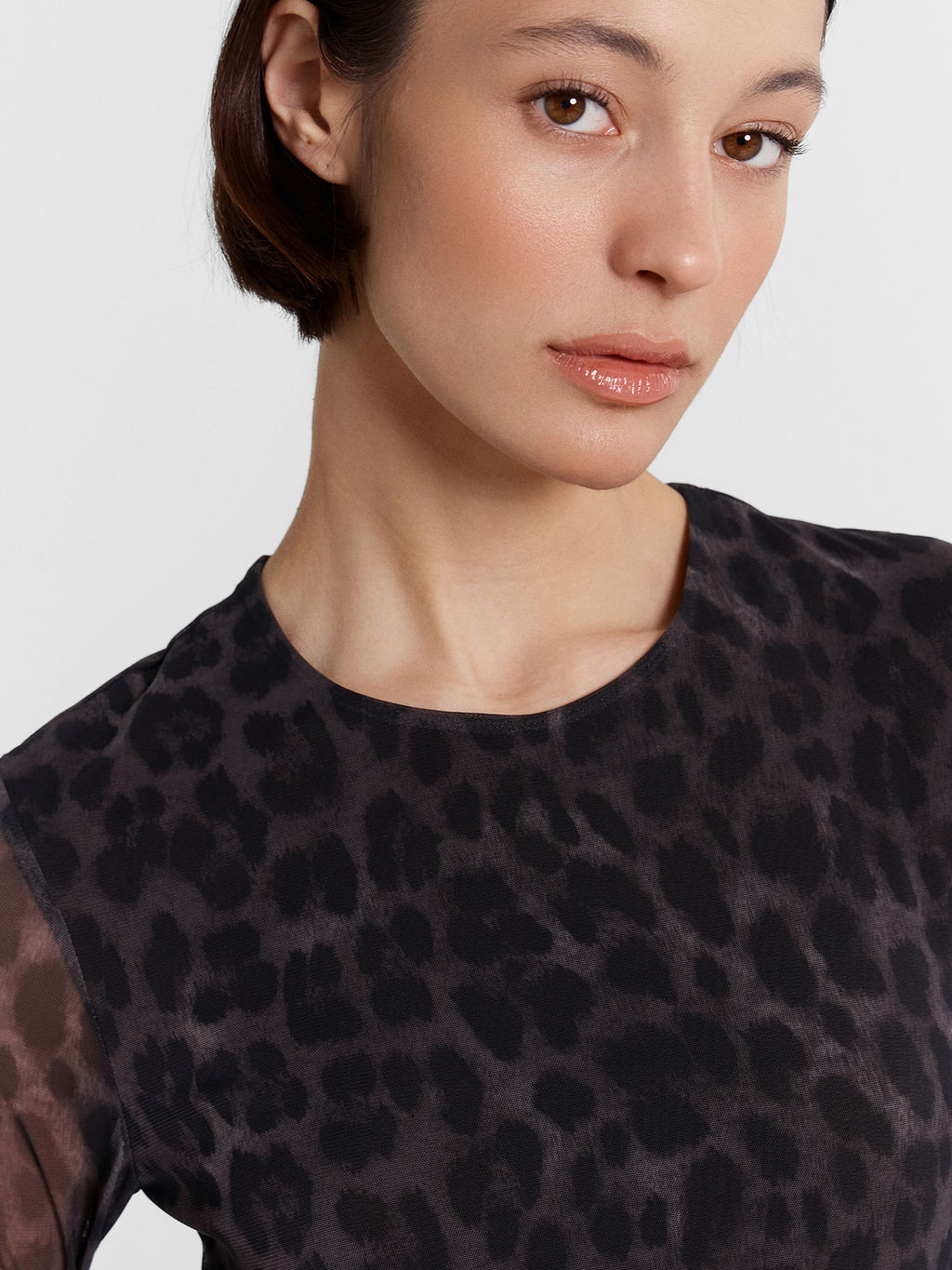 Платье женское серое с леопардовым принтом леопард на сером 152606 - Mark formelle фото 5