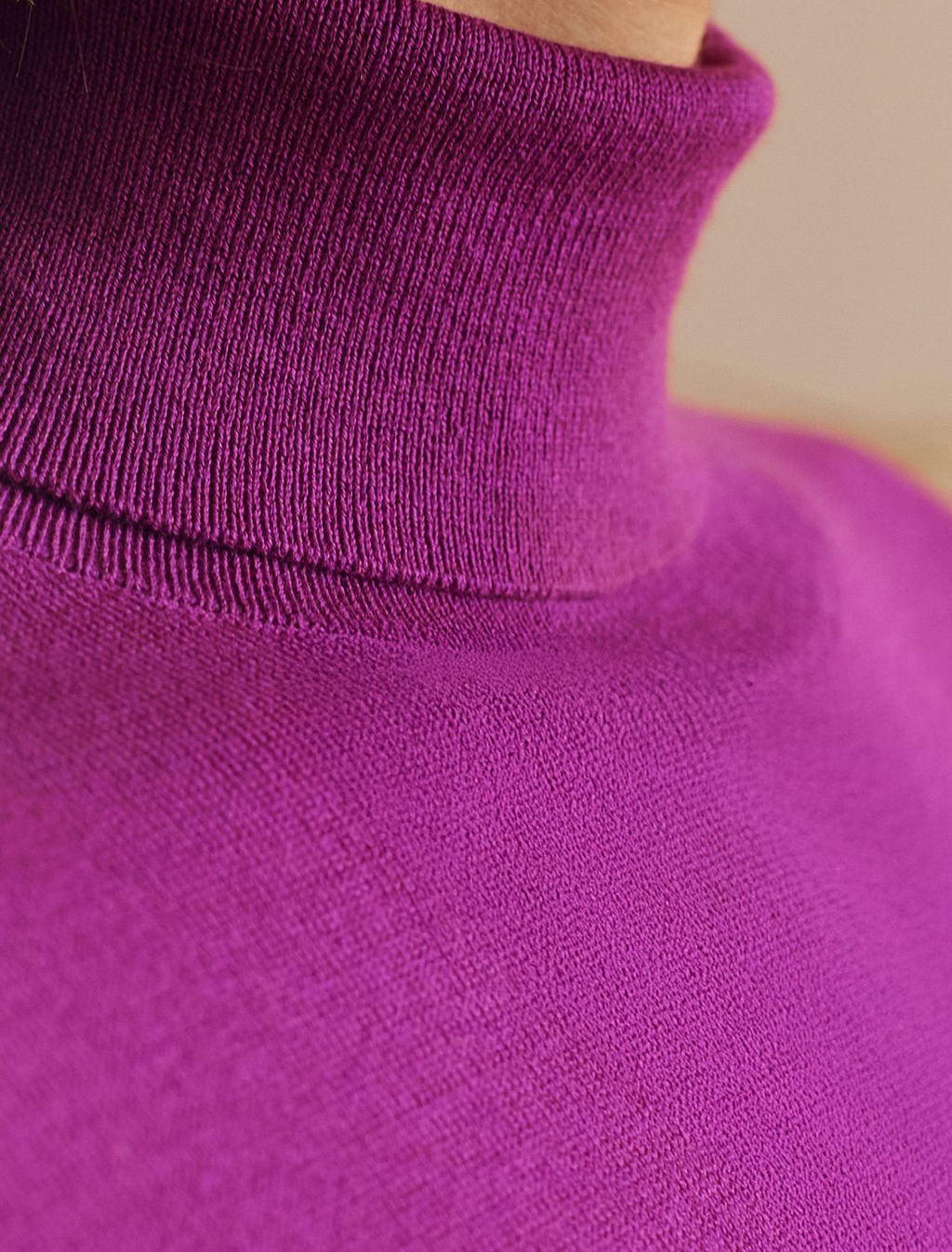 D34.197 Свитер женский пурпурный
