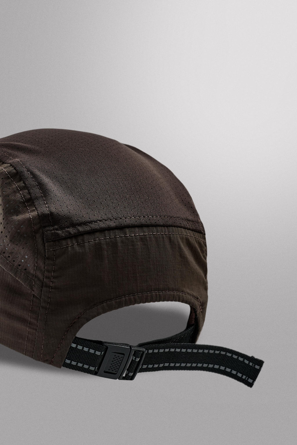 LIMITED EDITION PERFORATED TECHNICAL CAP - Zara фото 3