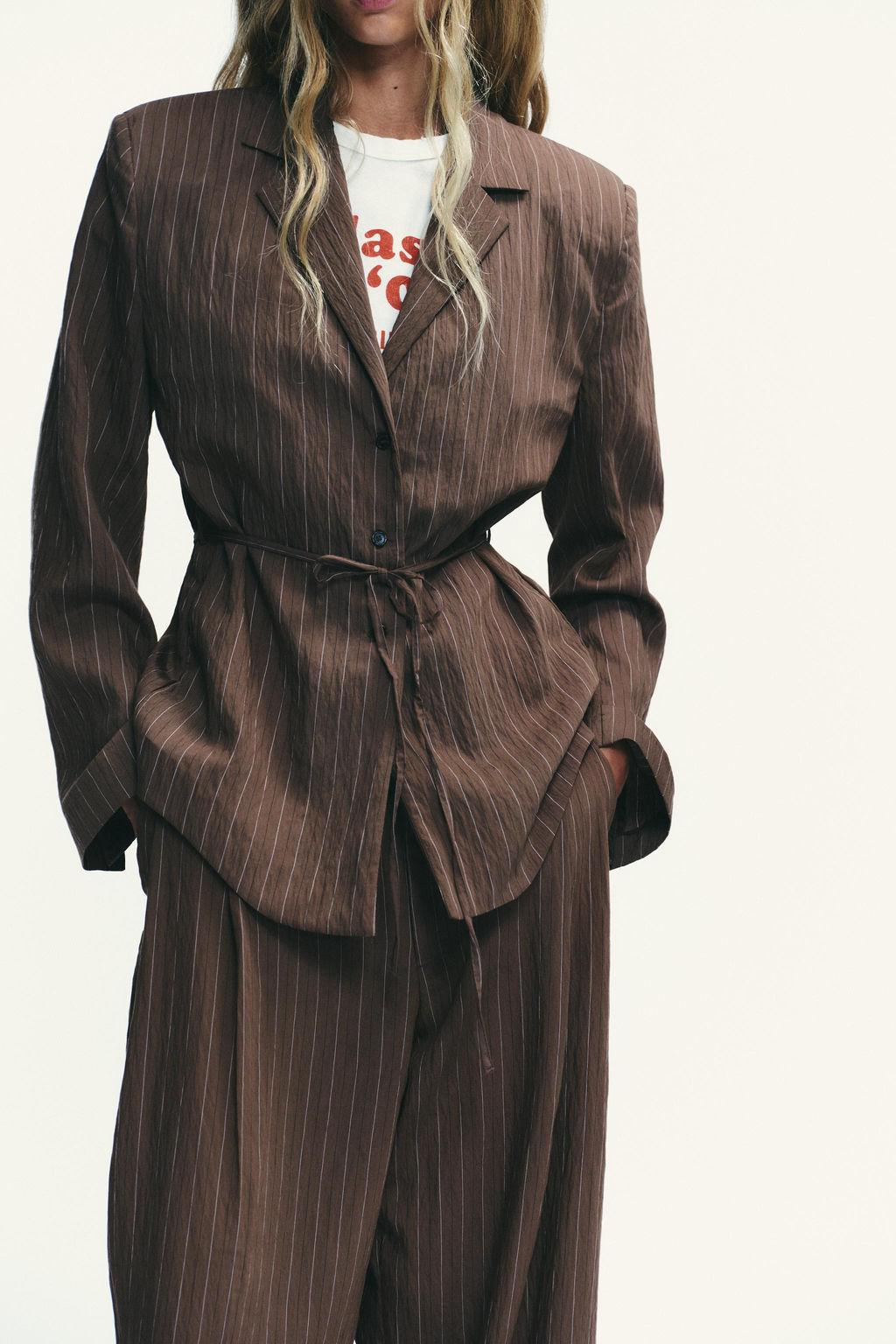 STRIPED SHOULDER PAD BLAZER WITH THIN BELT - Zara фото 2