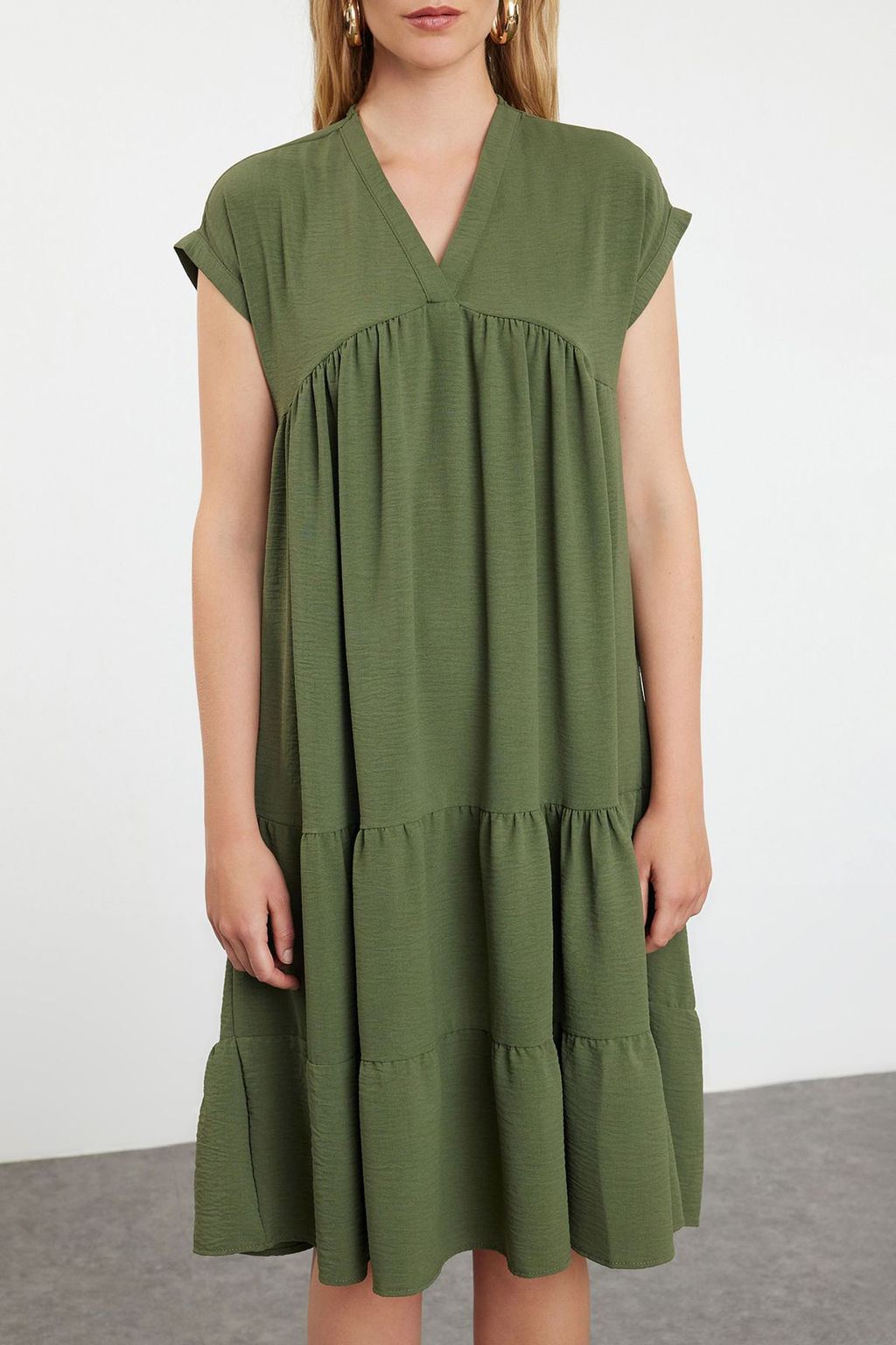 Haki Duz Genis Kesim V Yaka Etegi Volanl? Aerobin Dokuma Elbise TWOSS24EL01031 - Trendyolmilla фото 3