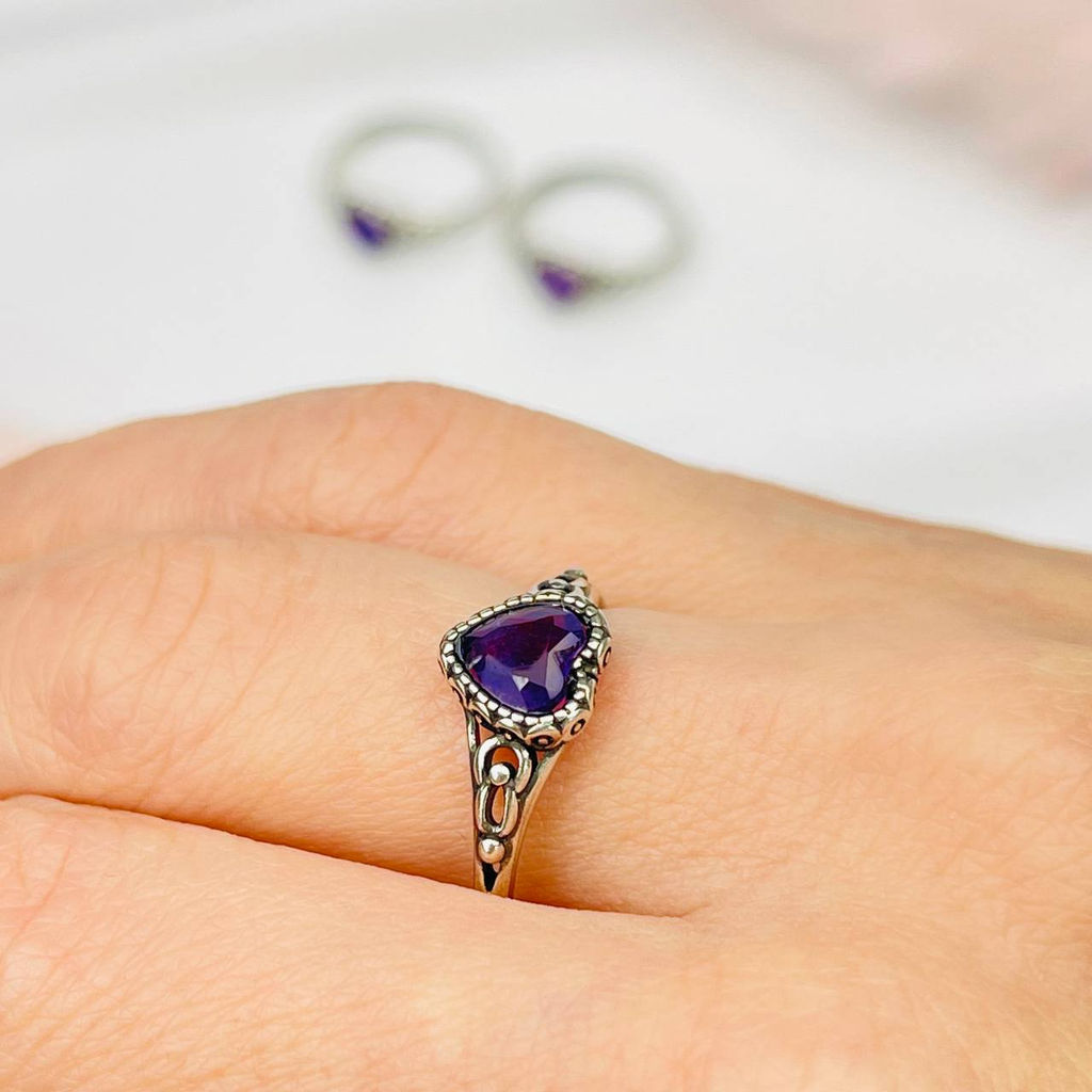 Кольцо регулируемое с камнем Аметист
