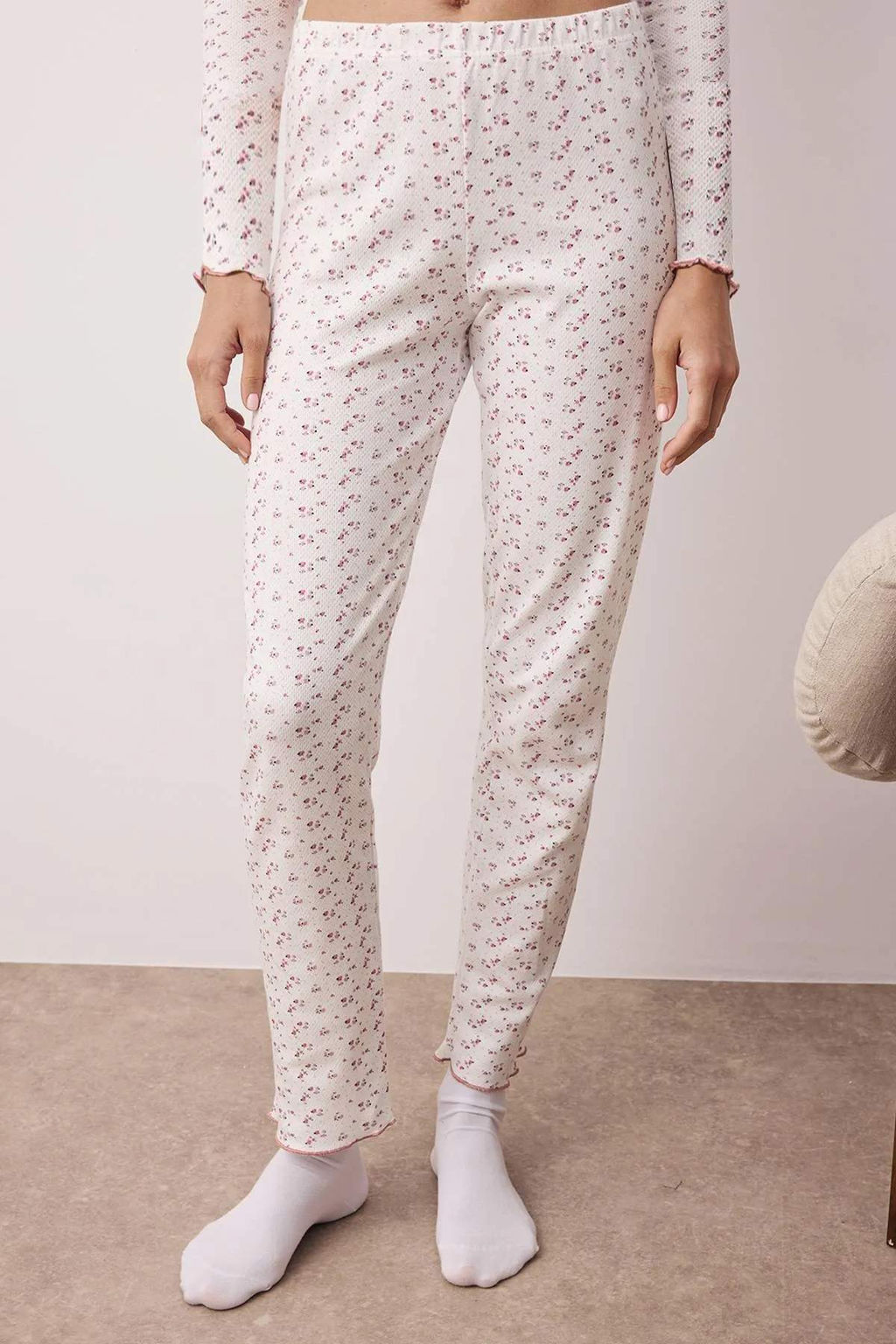 Beyaz-Cok Renkli Cicekli Kurdele Detayl? Dokulu Pike Kumas Orme Pijama Tak?m? THMAW26PT00069