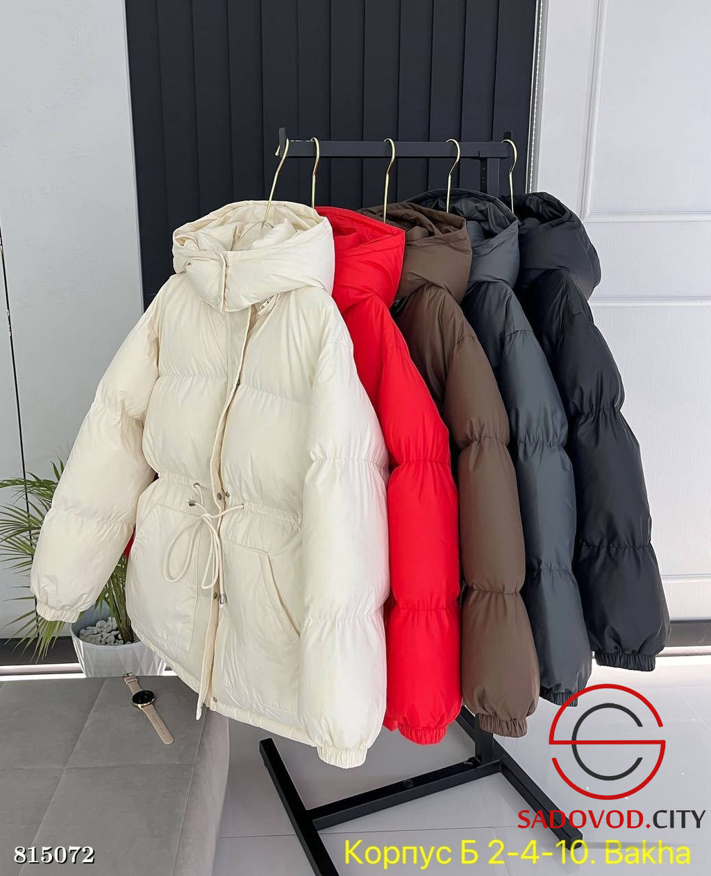 Куртка с капюшоном и регулируемой талией