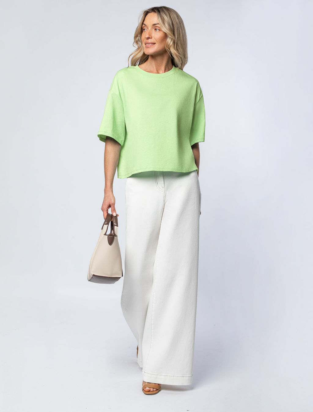 Укороченная футболка силуэта овер-сайз - Vilatte фото 4