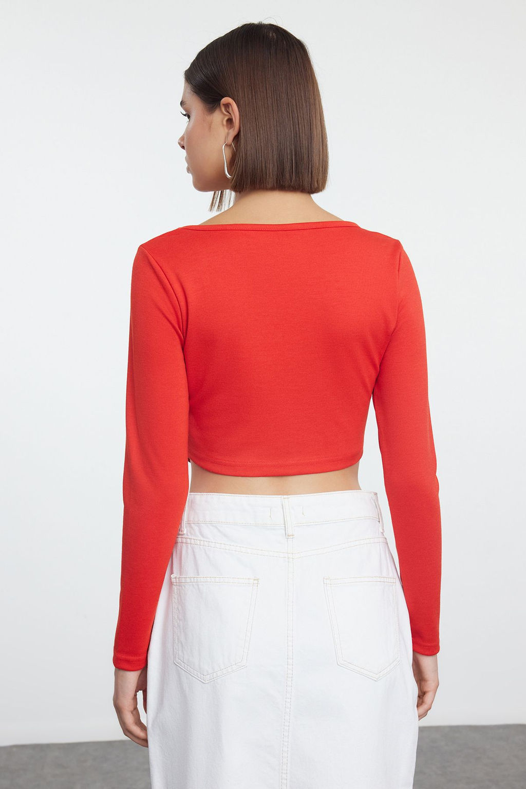 Trendyolmilla Siyah Biye Detayl? Kare Yaka Fitted/Vucuda Oturan Crop Interlok Orme Bluz TWOAW23BZ00151 фото 13