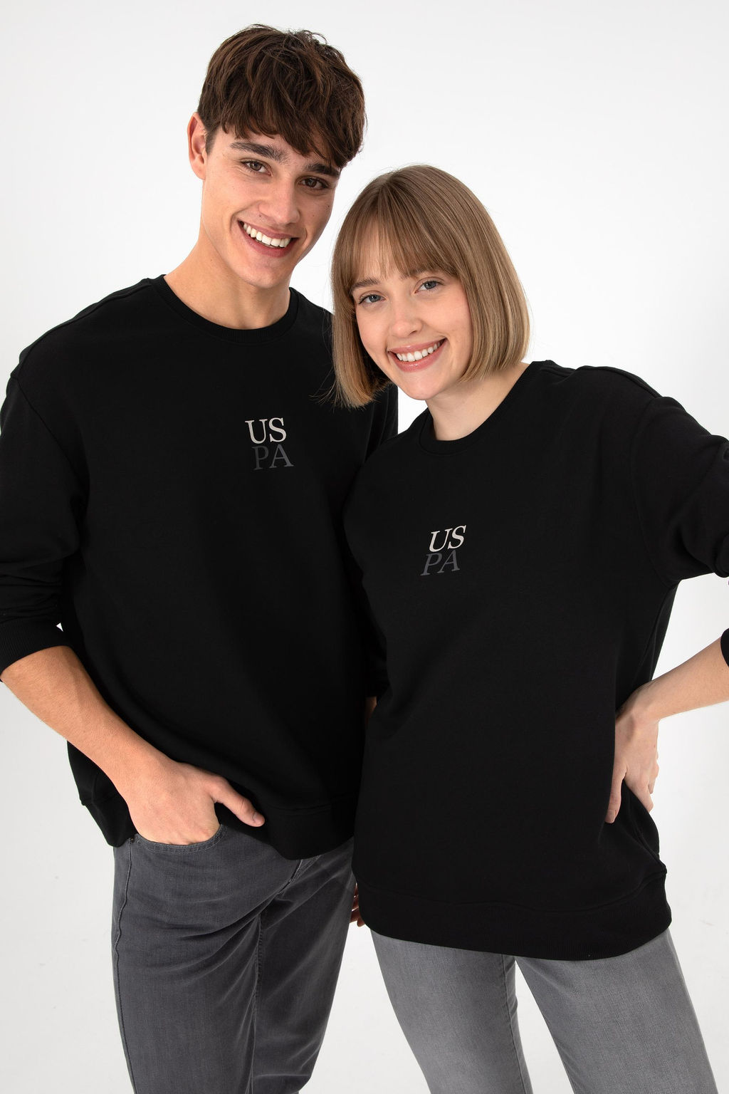 Мужской черный базовый свитшот Неожиданная скидка в корзине