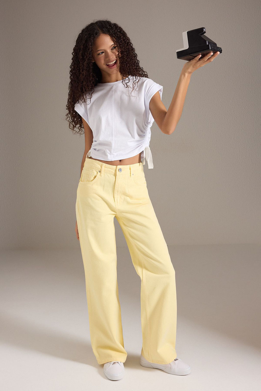 Sar? Yuksek Bel Wide Leg Jeans TWOSS25JE00252