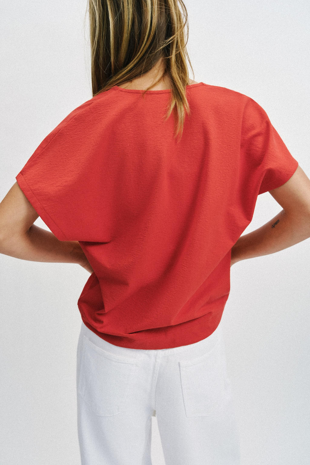 CAMISETA R?STICA ESCOTE PICO / Coral