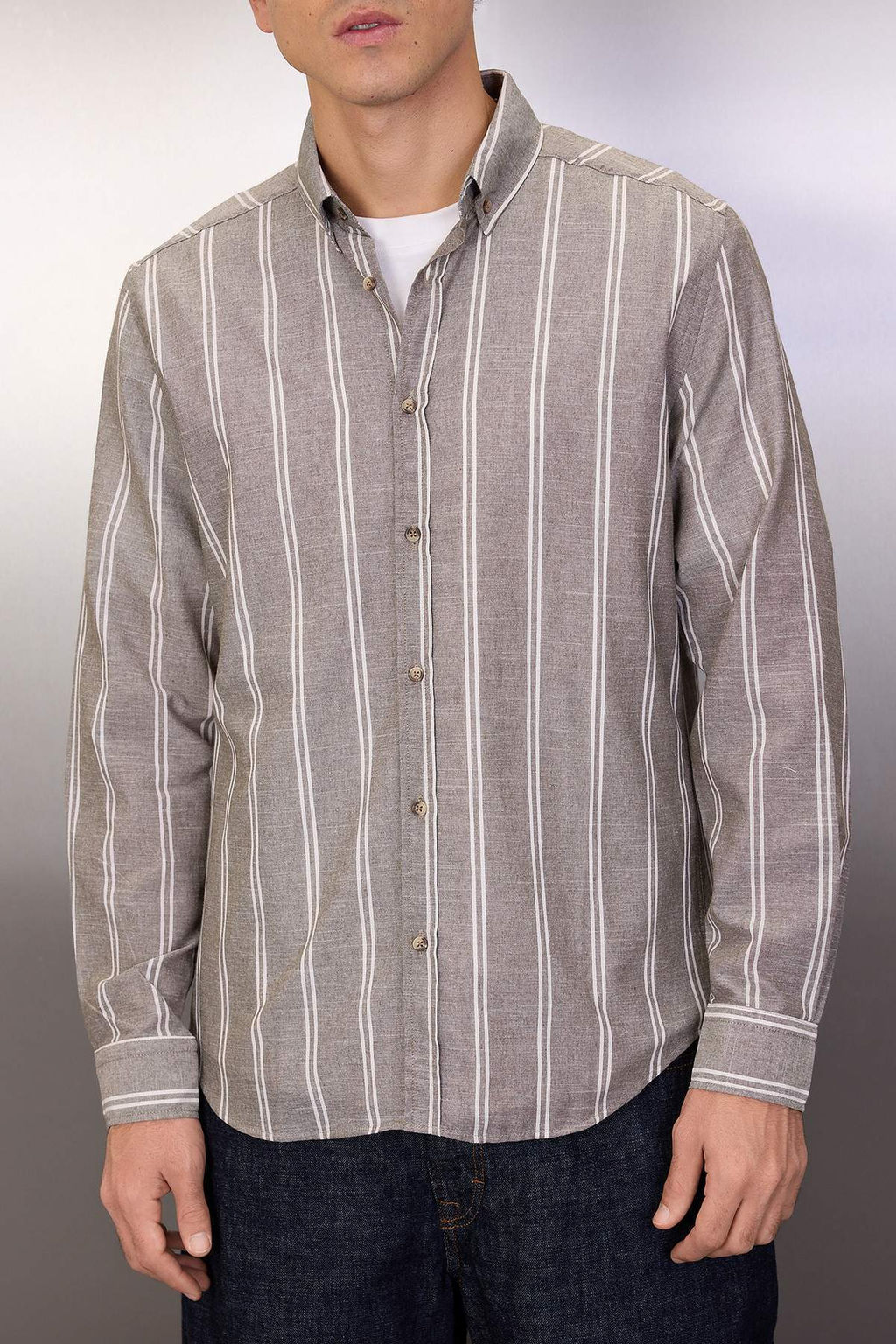 TRENDYOL MAN Beyaz Slim Fit Dugmeli Yaka Ince Cizgili Gomlek TMNSS20GO0092 - Trendyolmilla фото 49