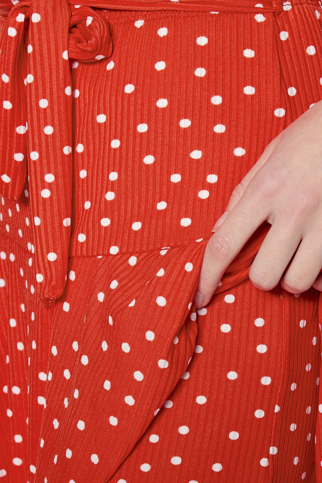 TRENDYOLMILLA K?rm?z? Etek Gorunumlu Yuksek Bel Mini Orme Sort TWOSS21SR0621 фото 52