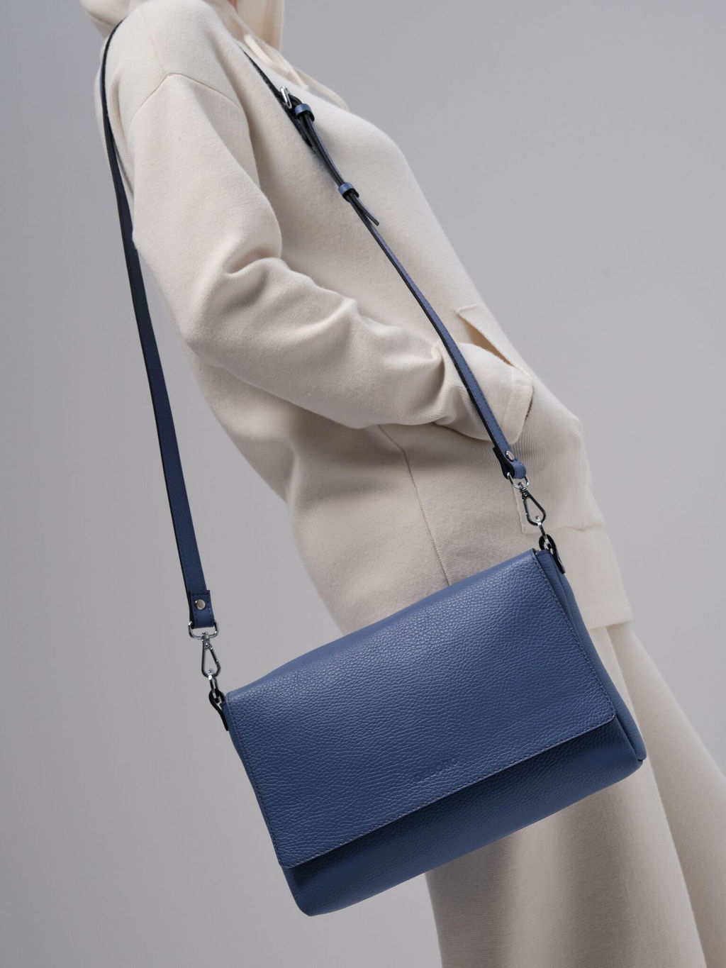 Сумка кожаная на плечо Deboro 30181 сиреневый закат