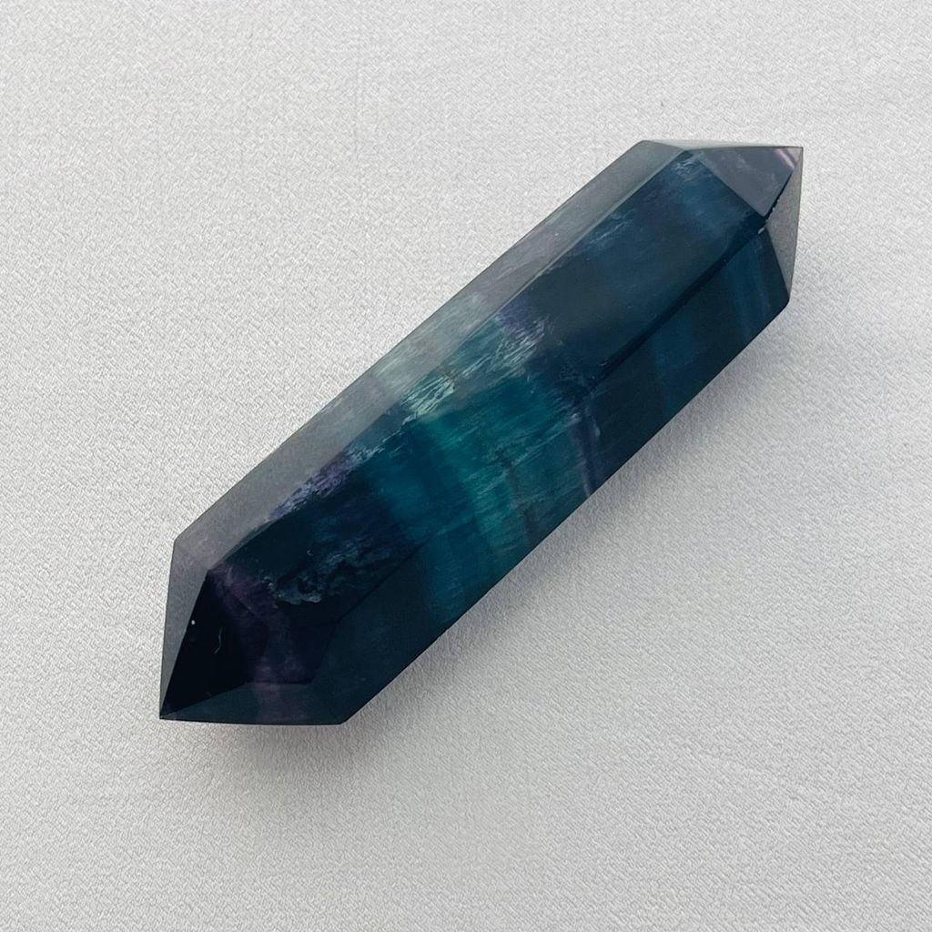 Кристалл двухконечный из Флюорита