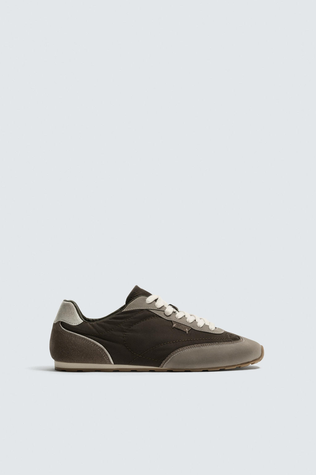 ZAPATILLA ESTILO RETRO / Verde Caqui