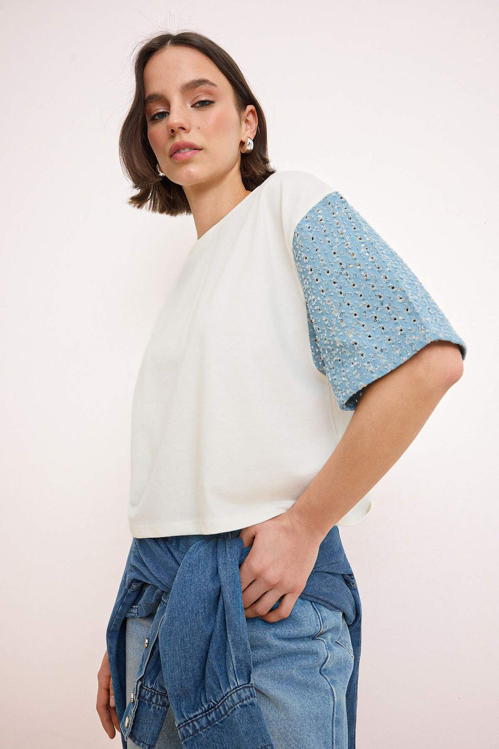 Ekru Denim Dokuma Detayl? Regular/Normal Kal?p Orme T-Shirt TWOSS26TS00223 - Trendyolmilla фото 2