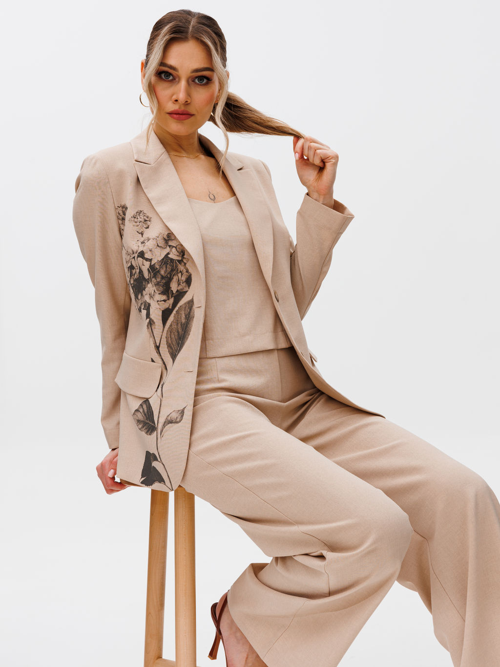 Костюм из жакета, топа и брюк. - Gizart фото 42