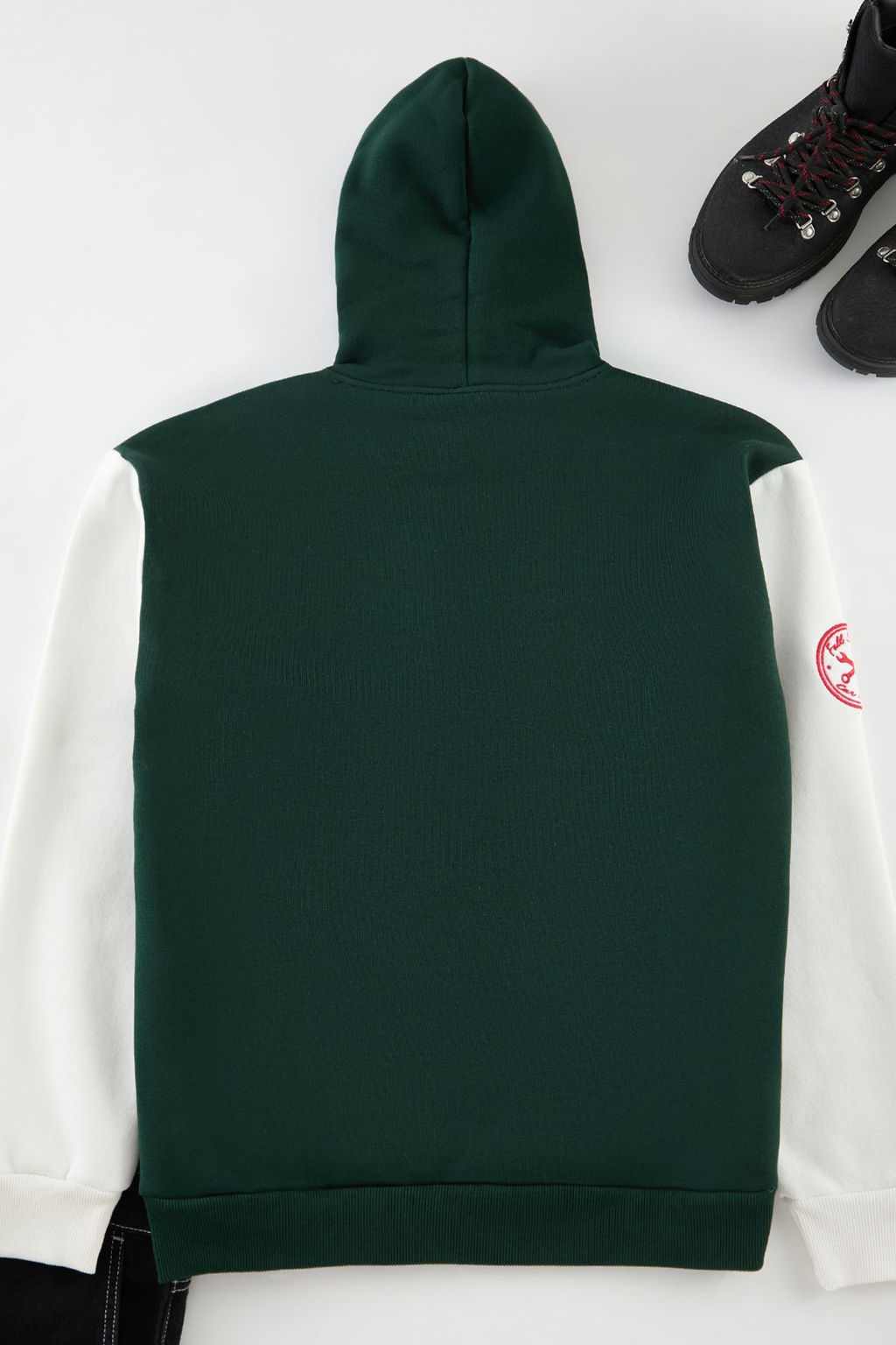 Zumrut Yesili Oversize/Genis Kesim Nak?sl? Renk Bloklu Kapusonlu Ici Polar Sweatshirt TMNAW25SW00044