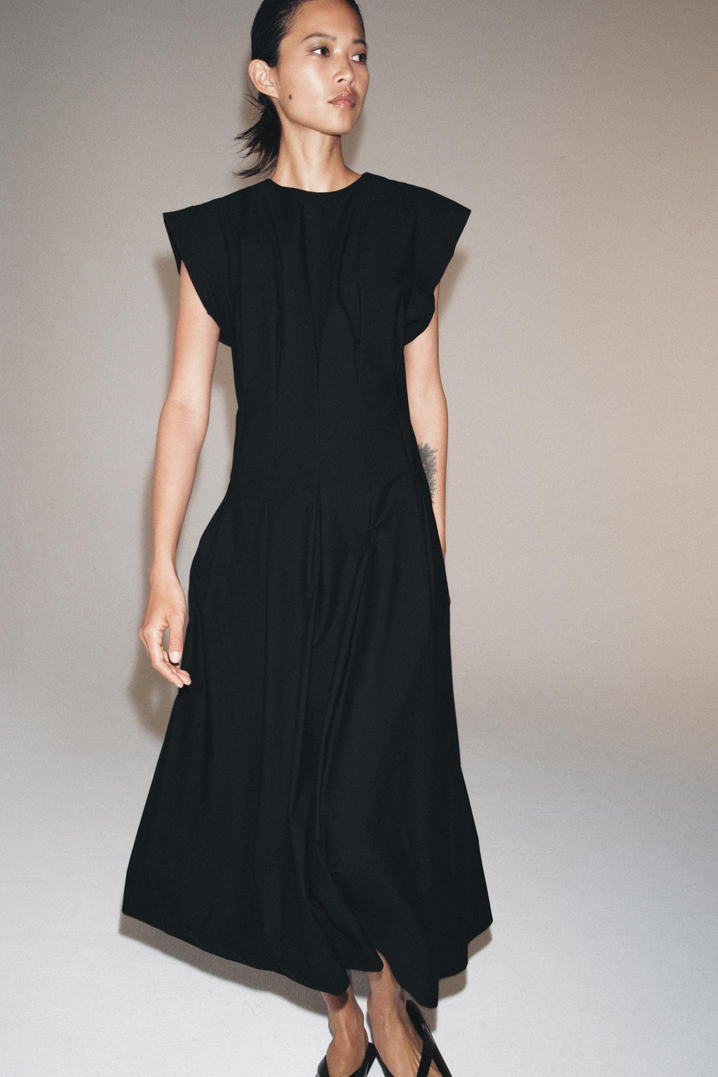 VESTIDO POPEL?N PLIEGUES ZW COLLECTION / Negro - Zara фото 12