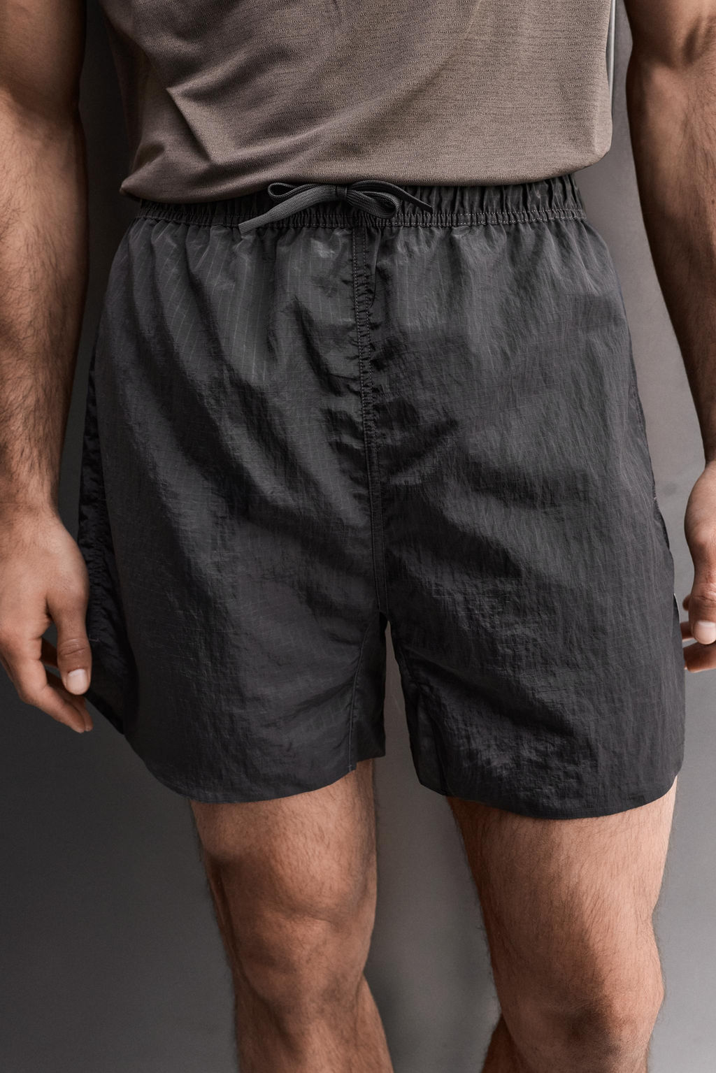 PANTALONES CORTOS 2 EN 1 TRAINING / Gris antracita