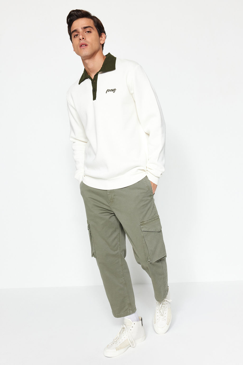 TRENDYOL MAN Ekru Regular/Normal Kesim Polo Yaka Nak?sl? Ici Polar/S?cak Tutan Sweatshirt TMNAW24SW00241