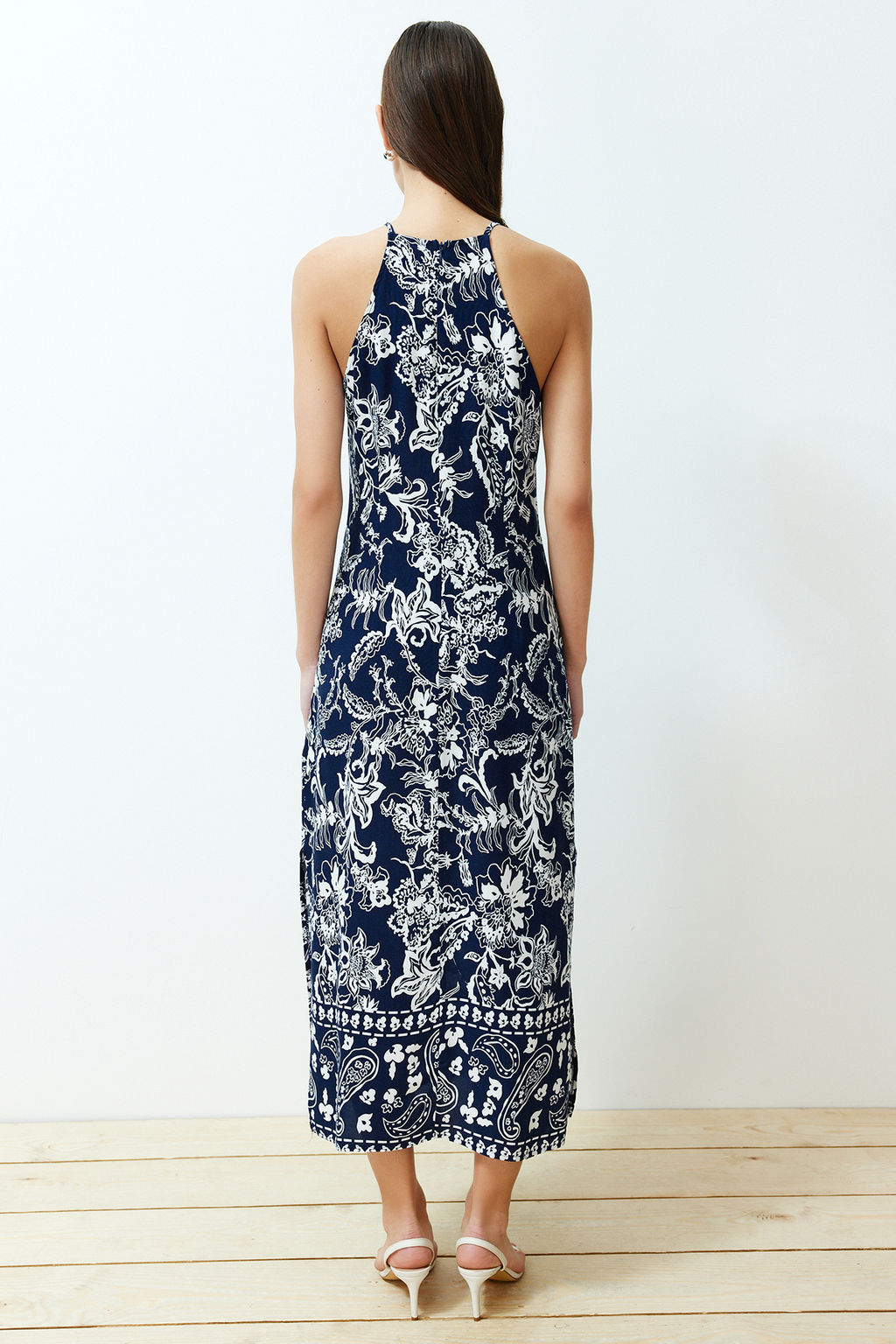 TRENDYOLMILLA Lacivert Cicekli Duz Kesim Viskon Maxi Dokuma Elbise TWOSS24EL00524  фото 6