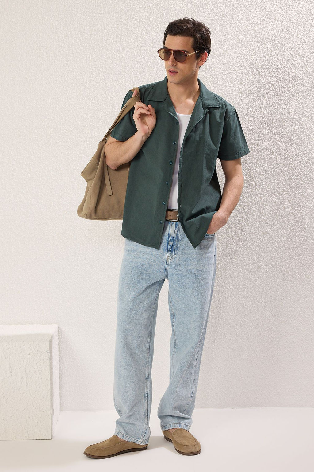 TRENDYOL MAN Koyu Yesil Oversize Fit Apaj Yaka K?sa Kol Keten Gorunumlu %100 Pamuklu Yazl?k Gomlek TMNSS25GO00018