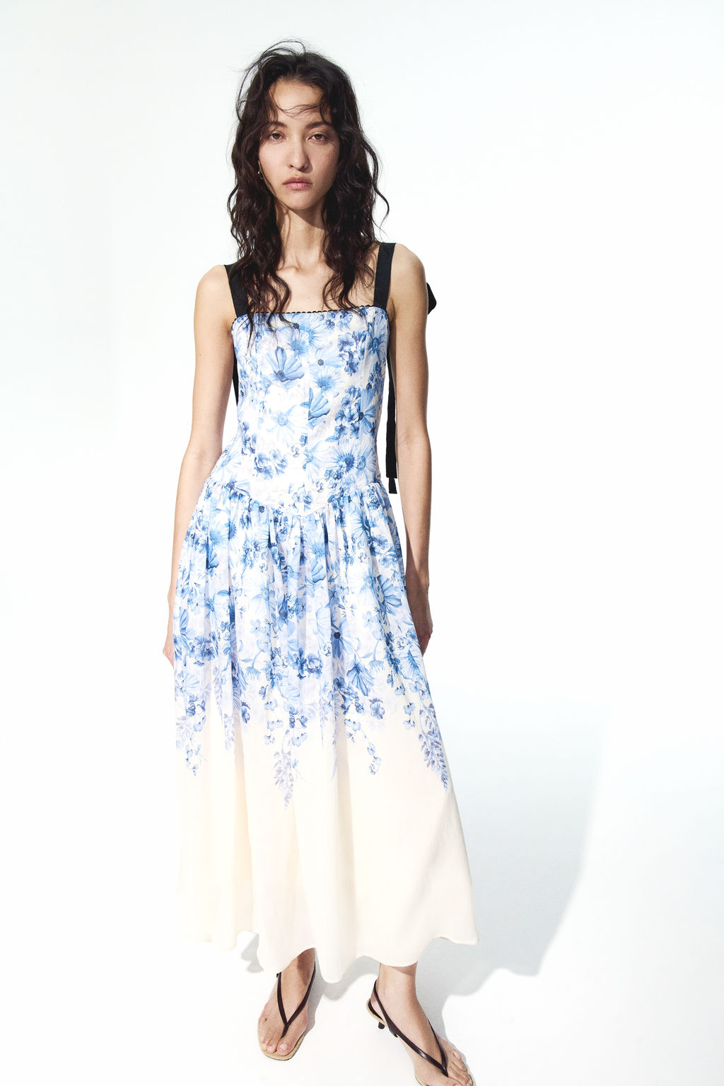 Vestido acampanado con tirantes de lazo - H&m фото 3