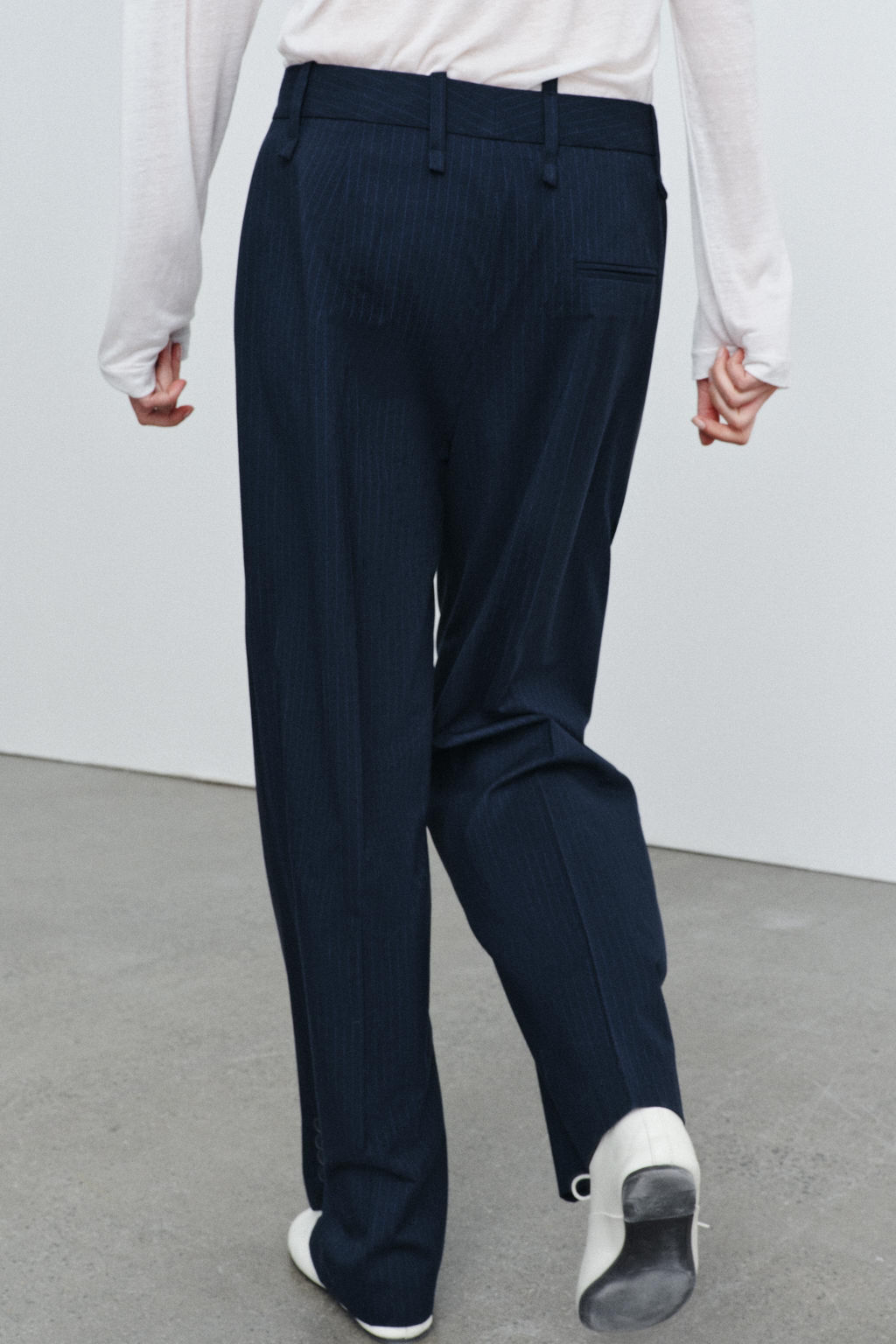 STRIPED TROUSERS WITH BUTTONS AT HEM ZW COLLECTION - Zara фото 4