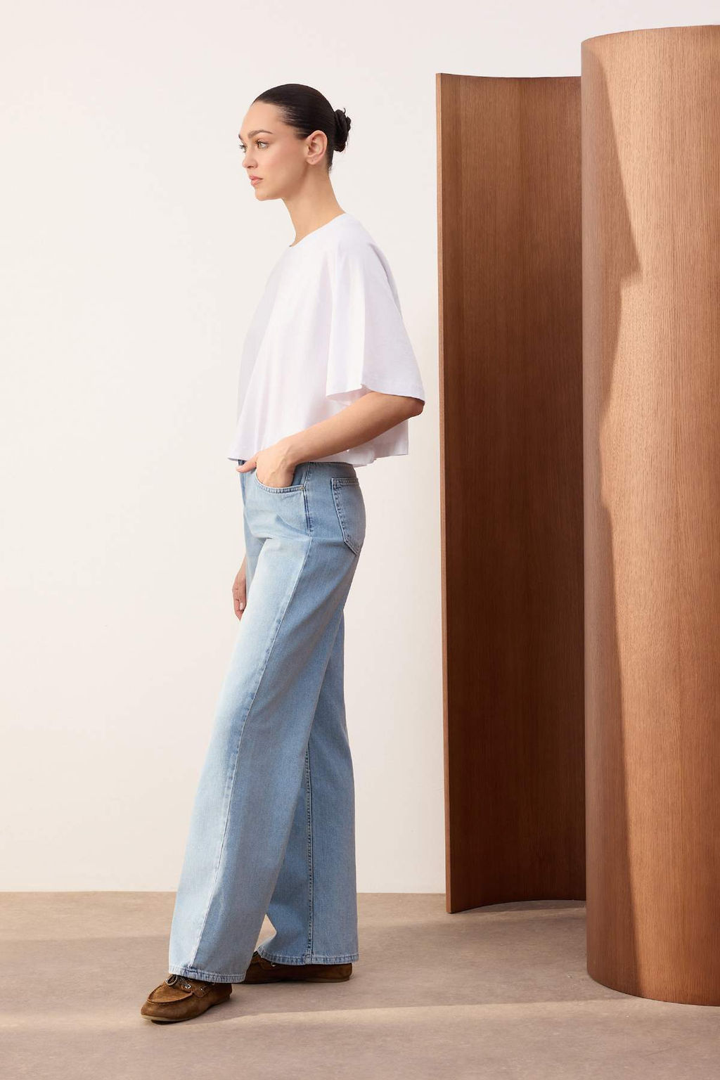 Trendyolmilla Wardrope Essentials Ac?k Mavi DOKUMLU Yuksek Bel Wide Leg Jeans TWOSS26JE00128