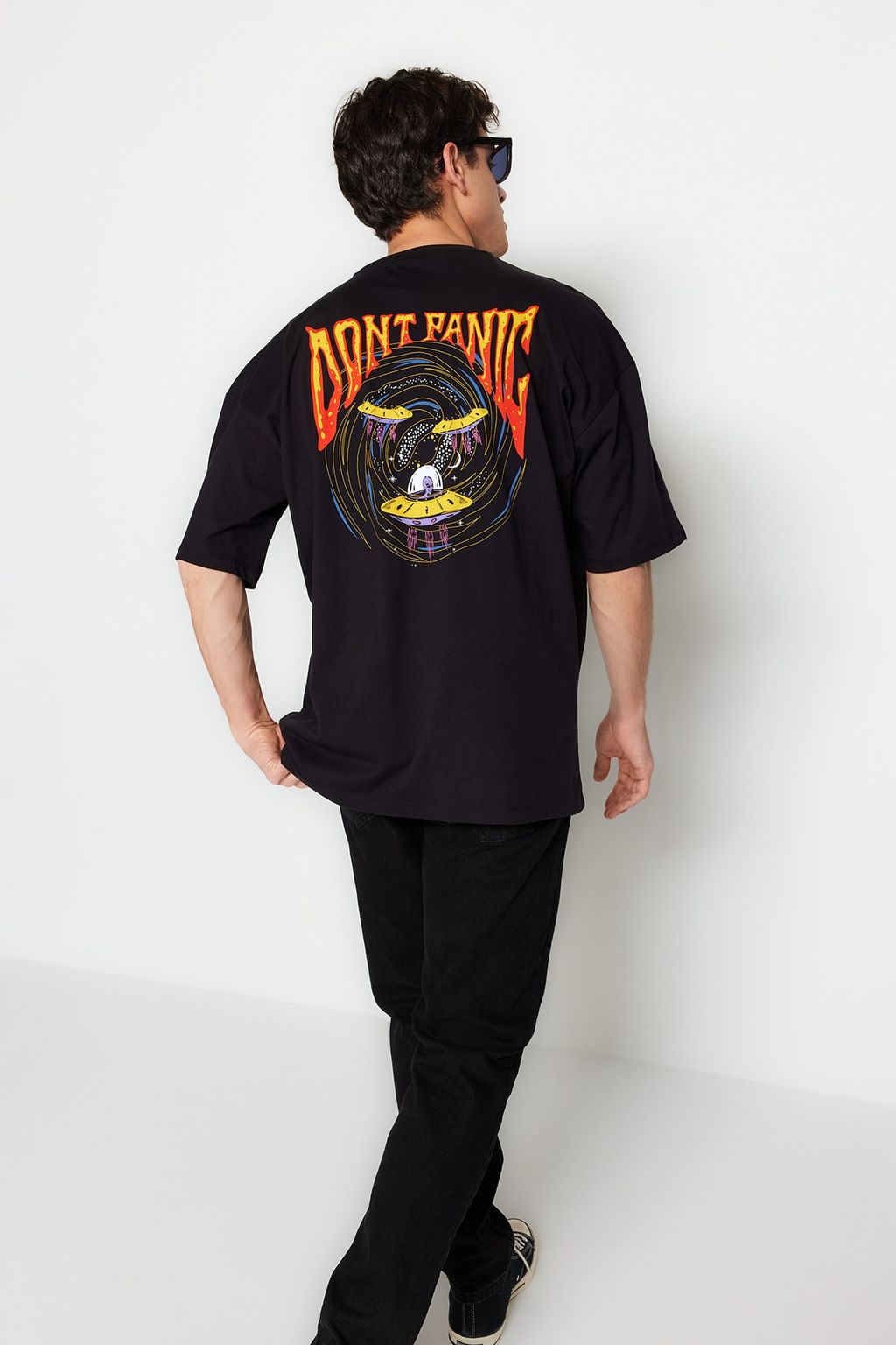 TRENDYOL MAN Siyah Oversize/Genis Kesim Uzay Bask?l? %100 Pamuklu T-Shirt TMNSS23TS00120 - Trendyolmilla фото 7