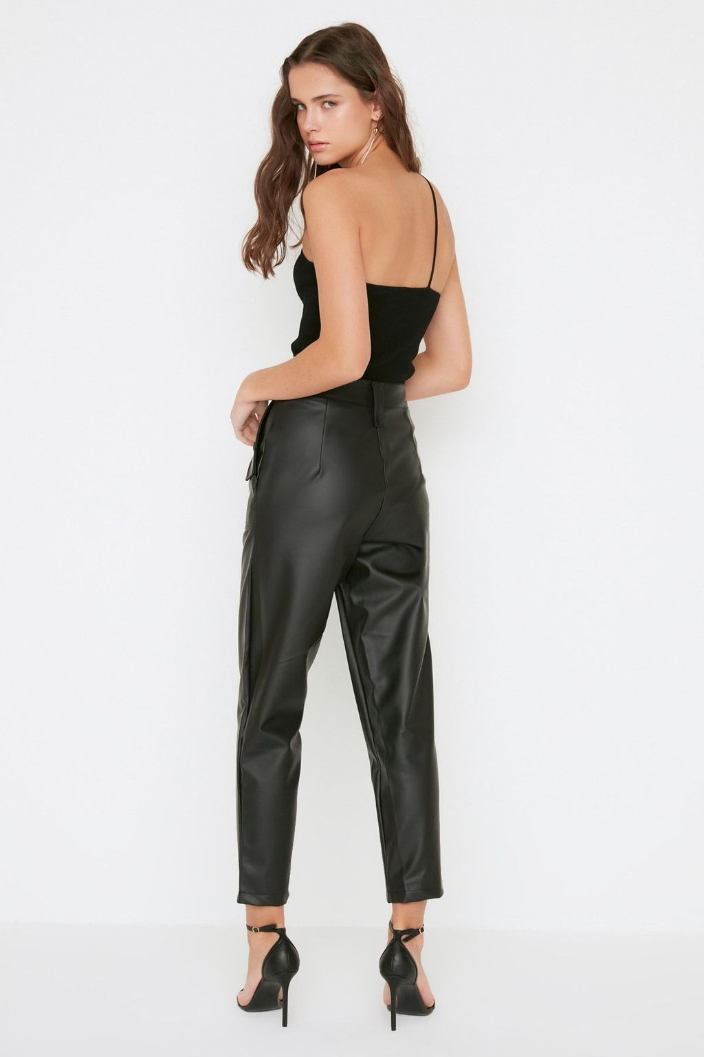 Limited Edition Siyah Havuc Dokuma Onden Dugmeli Suni Deri Pantolon TWOAW22PL0083