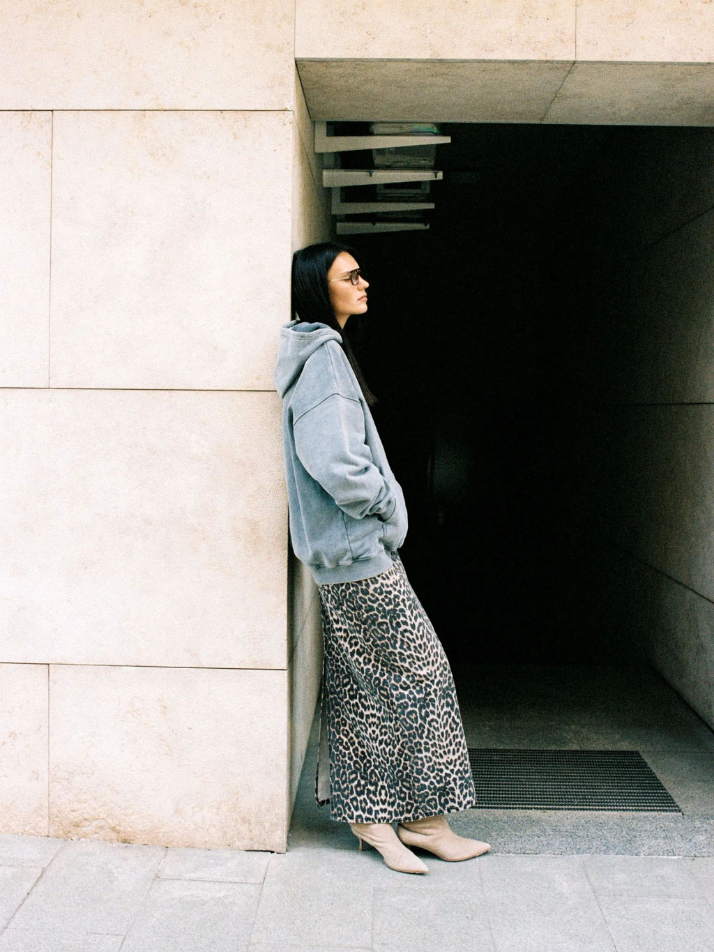 ЕМКА / Джинсовая юбка с леопардовым принтом - Emka фото 4