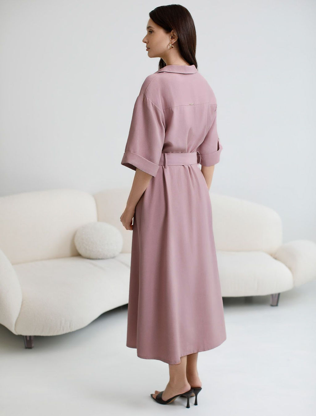 Платье-рубашка А-силуэта с поясом и карманами из плотного лиоцелла