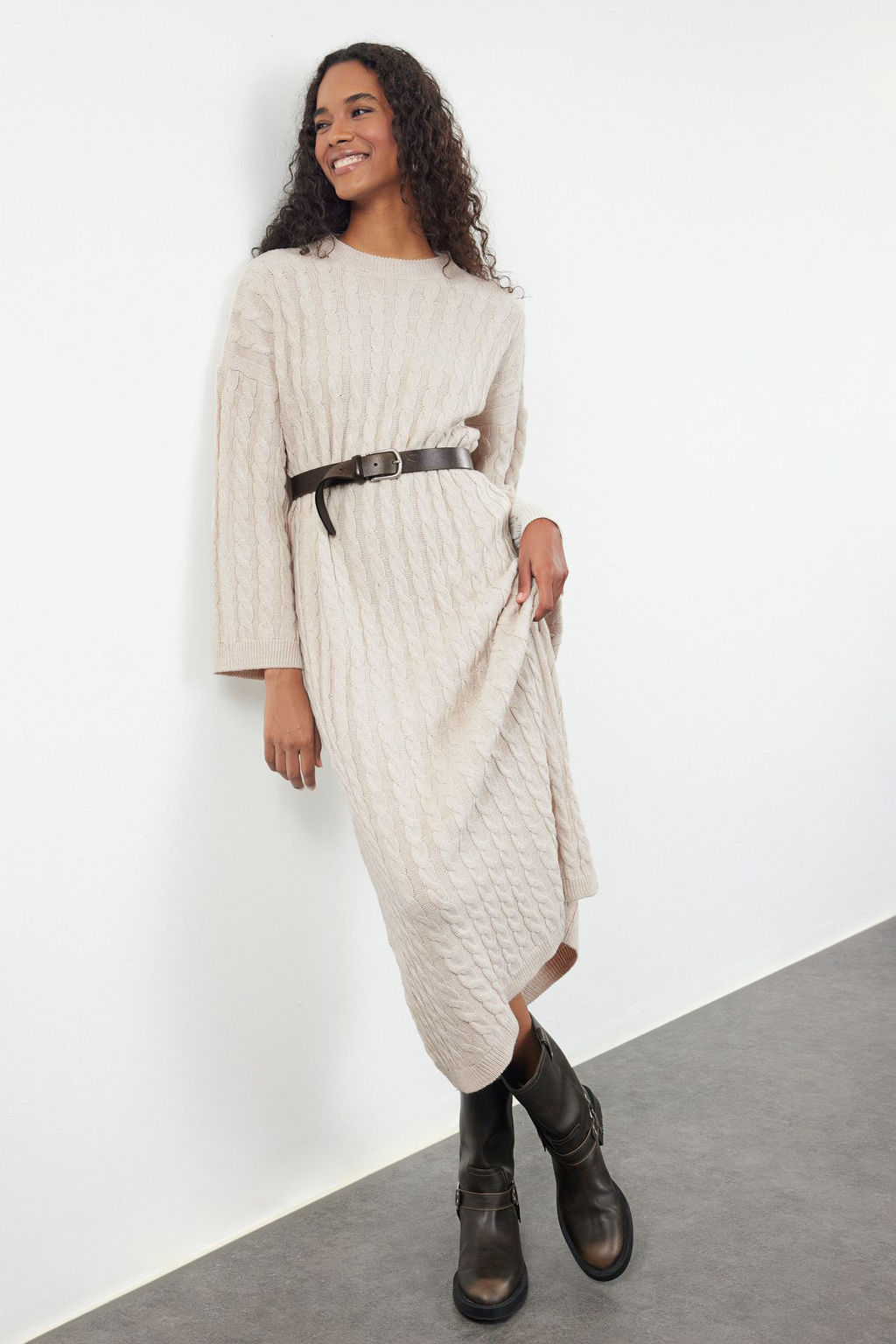 TRENDYOLMILLA Tas Maxi Triko Sac Orgulu Genis Kal?p Elbise TWOAW25EL00078