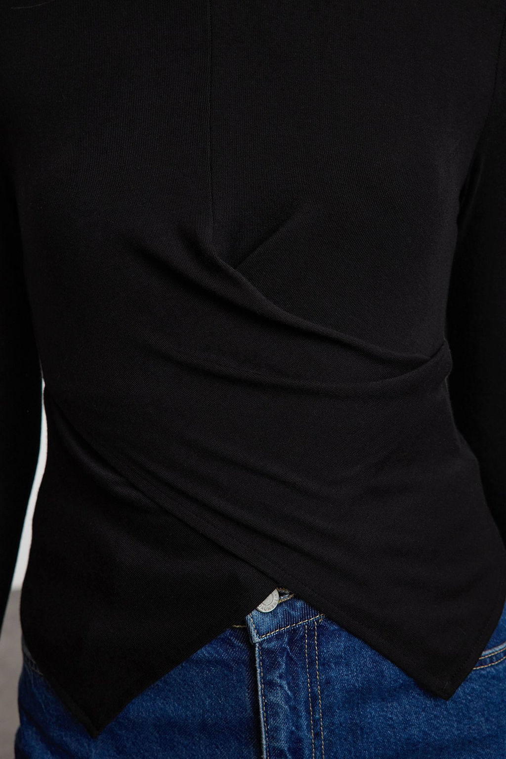 Trendyolmilla Siyah Kruvaze Buzgu/Drape Detayl? Slim/Vucuda Oturan Orme Bluz TWOAW25BZ00216  фото 3