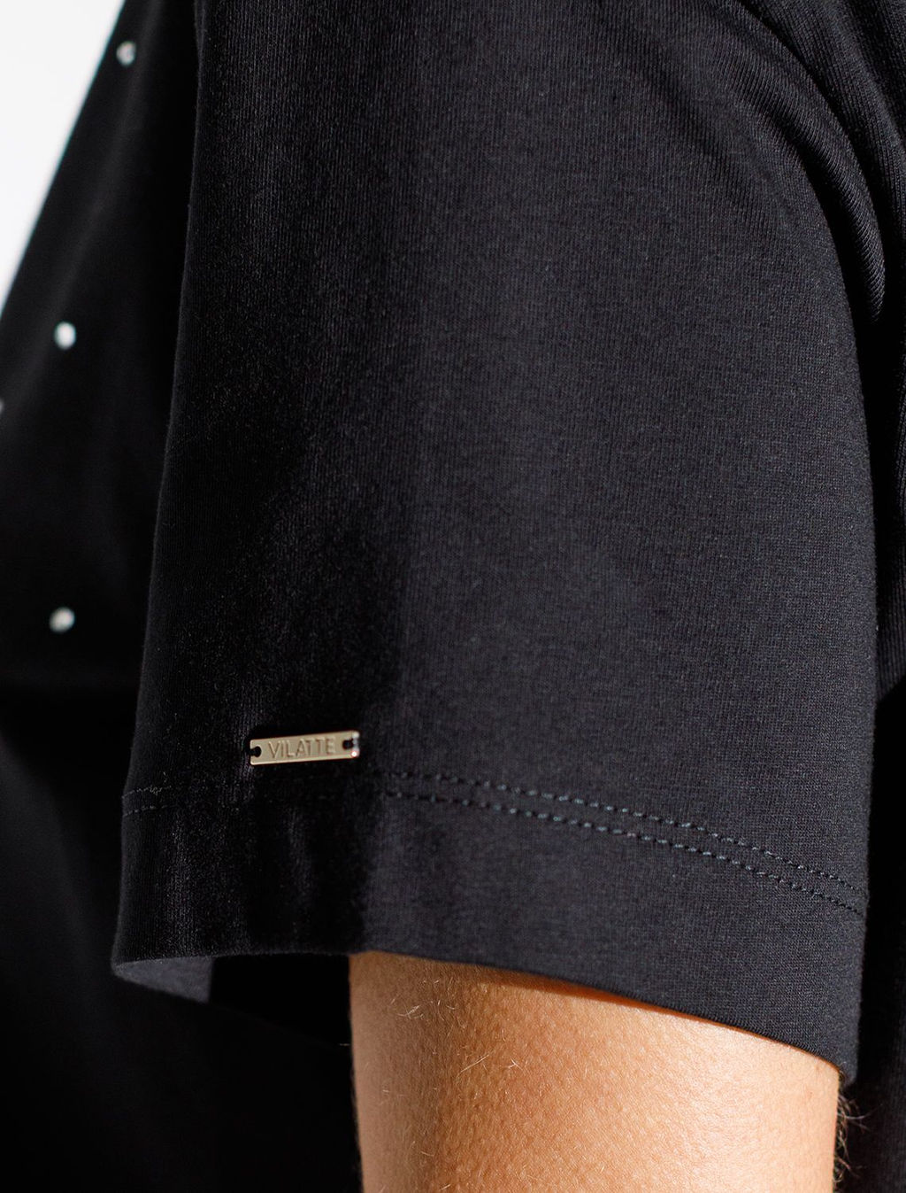 Нарядная футболка с принтом стразами из премиального хлопка с эластаном - Vilatte фото 4