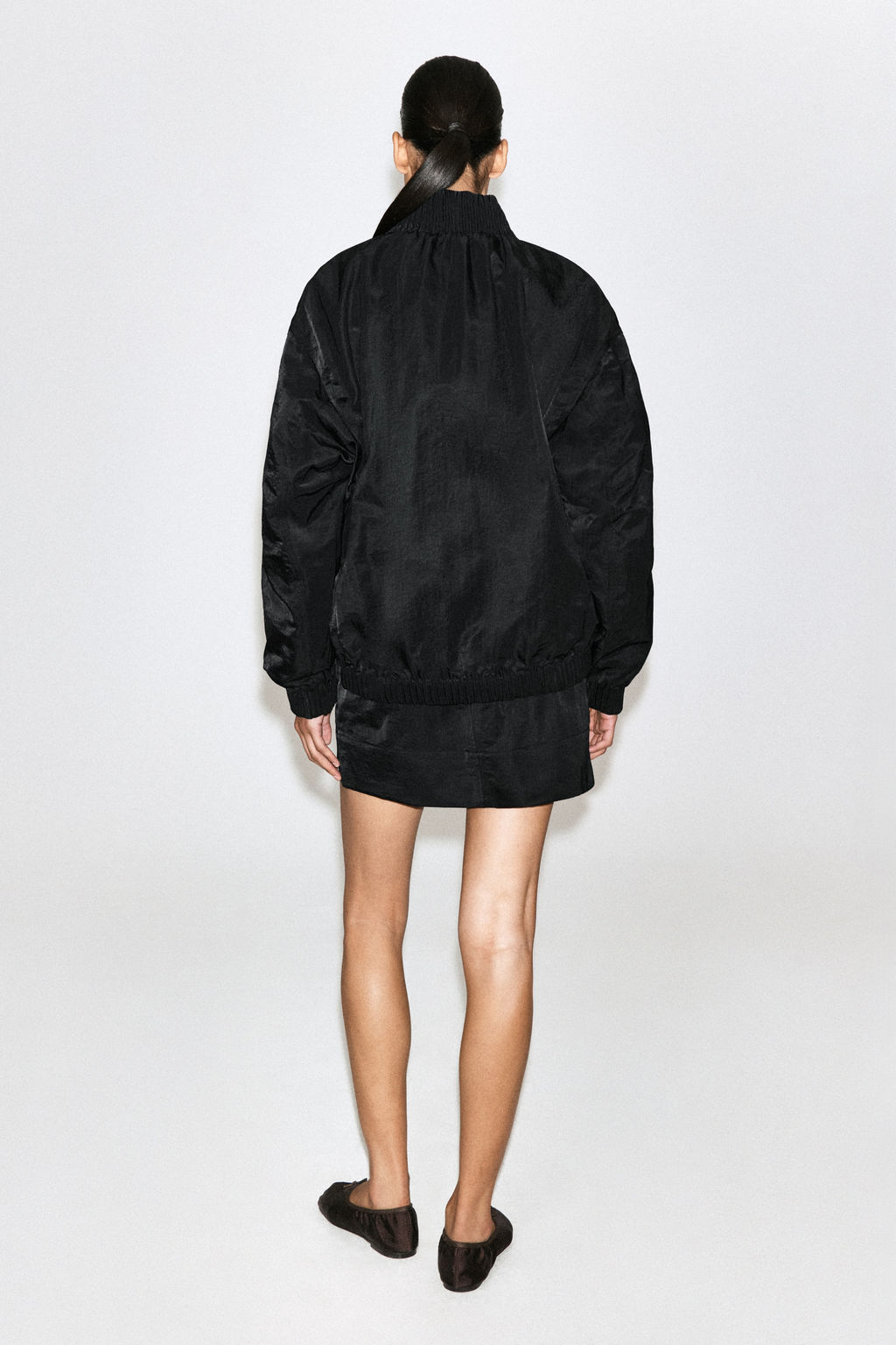 CAZADORA BOMBER DE NAILON CON DETALLES FRUNCIDOS - H&m фото 7